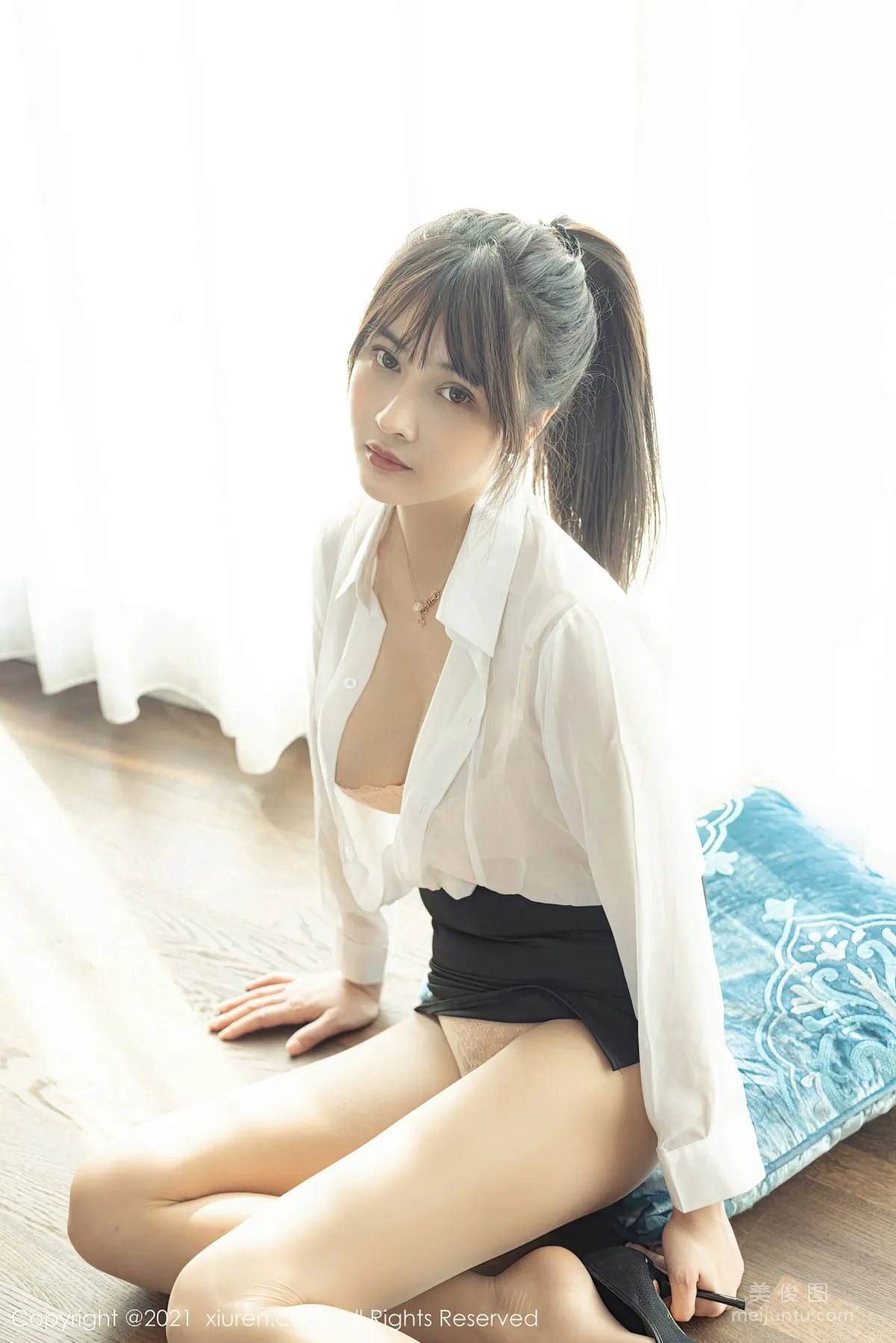 [秀人XiuRen] No.3793 萌奈子 - 經典動人的職業OL系列 28