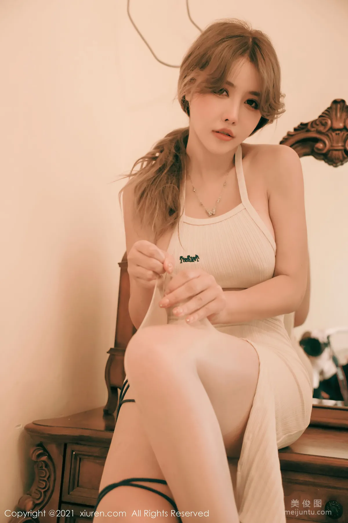 [秀人XiuRen] No.3789 肉晴MINI - 肉色吊裙、草莓内依與極緻朦胧絲襪 18