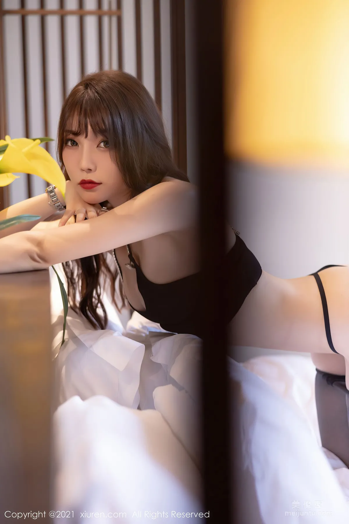[XiuRen] No.3763 Zhizhi Booty, Elegant and Varied Slip Dress and Unique Glowing Black Stockings photo 54