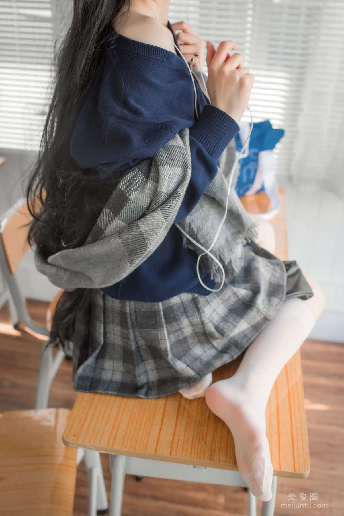 [Web Idols COSER Photos] izumi Quantaozi - Pure White Graduation Season photo 39