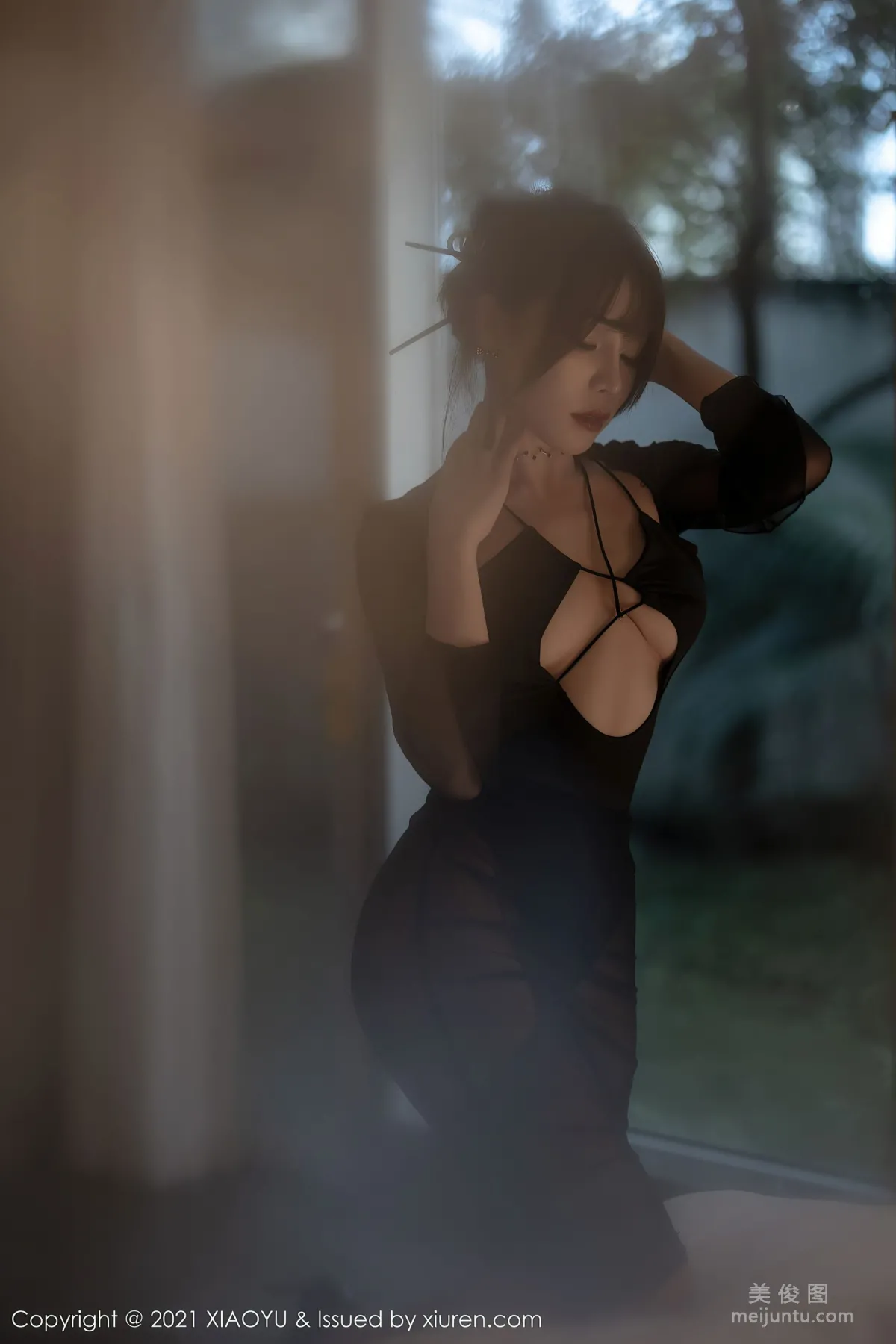 [XIAOYU] Vol.581 Zhizhi Booty - Forest Style and Hazy Private Shoot photo 22