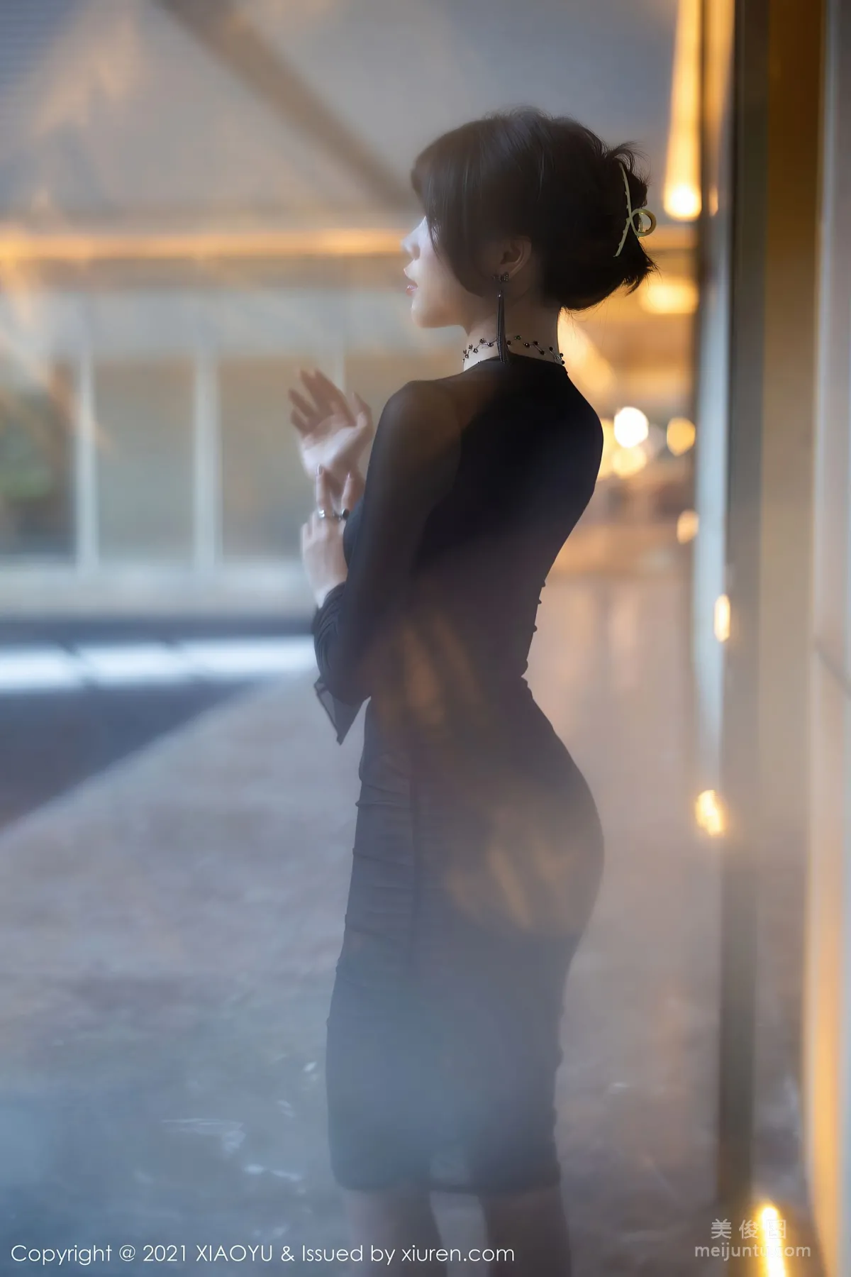 [XIAOYU] Vol.581 Zhizhi Booty - Forest Style and Hazy Private Shoot photo 2