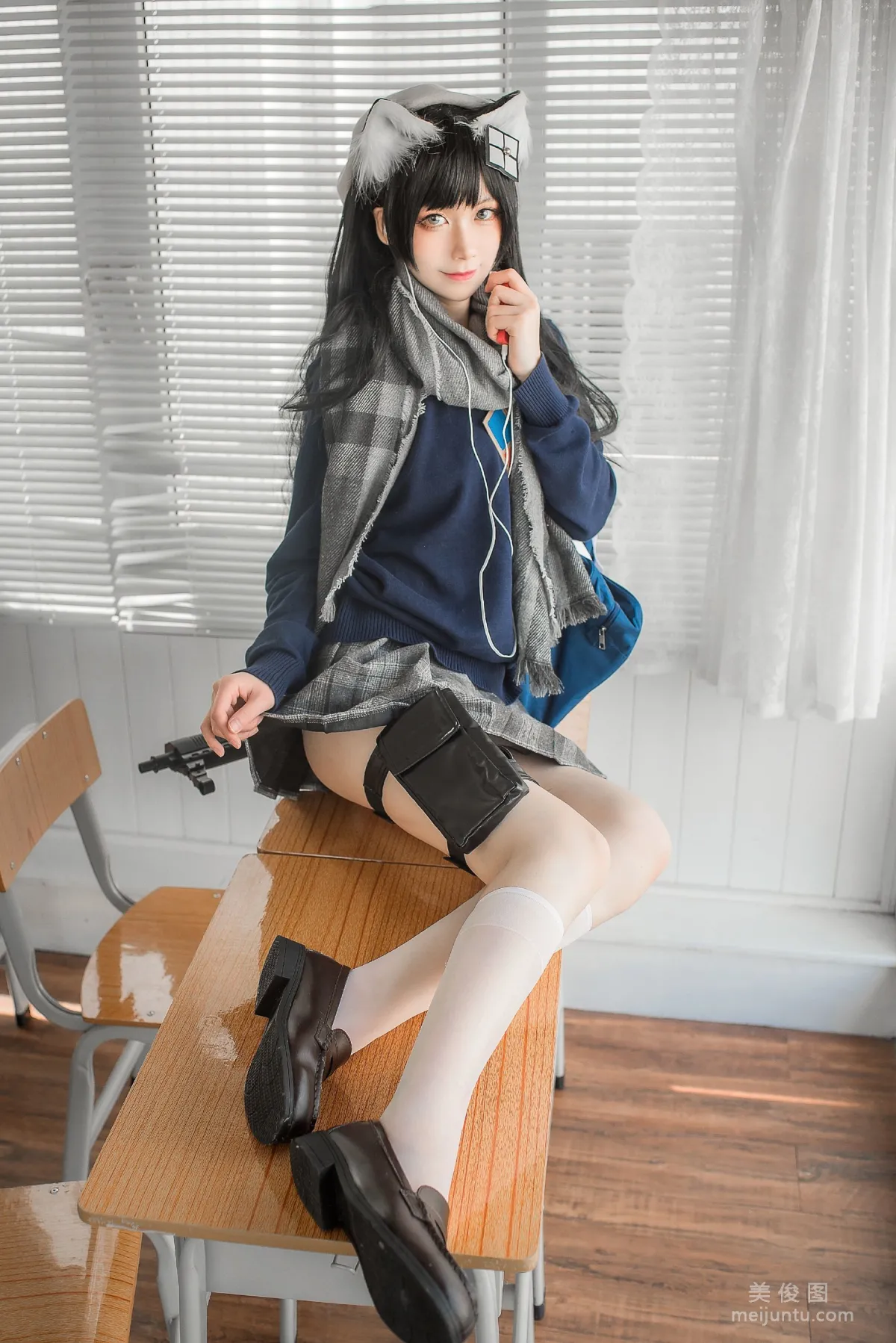[Web Idols COSER Photos] izumi Quantaozi - Pure White Graduation Season photo 1