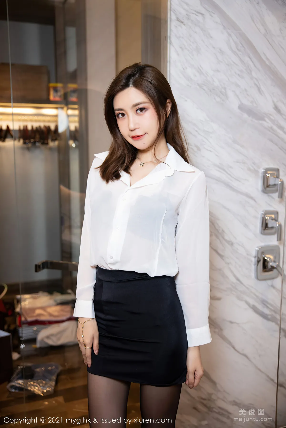 [美媛館MyGirl] Vol.575 绮裡嘉Carina - 經典的黑白職業裝與浴室系列 36