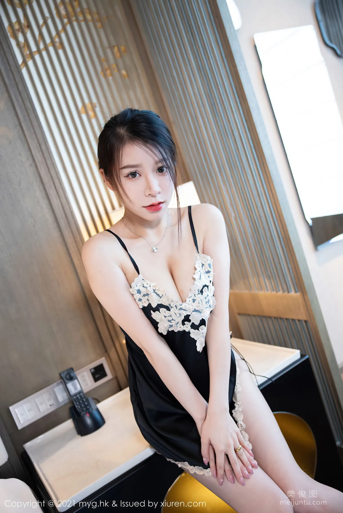[美媛馆MyGirl] Vol.574 vetiver嘉宝贝儿 - 典雅的吊裙与极致朦胧丝袜2
