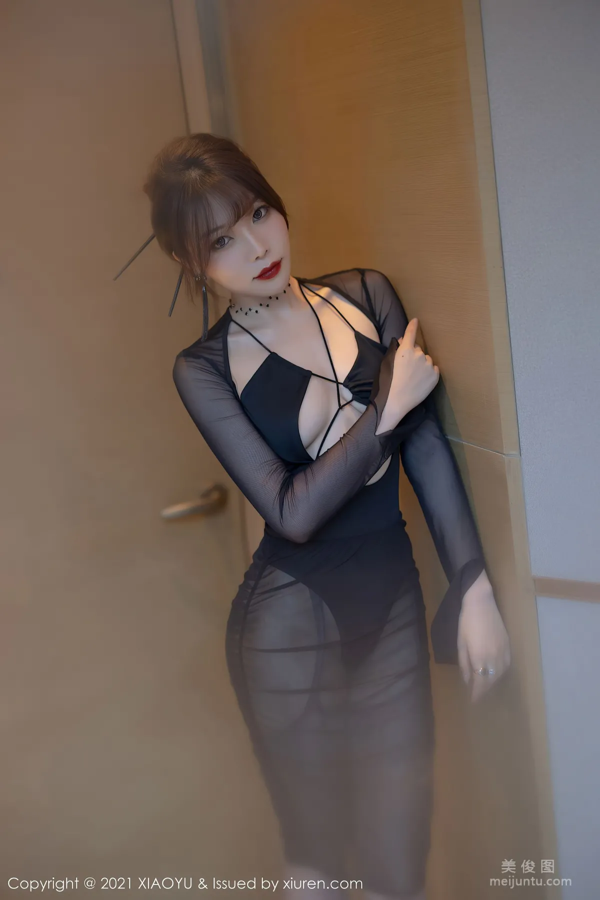 [XIAOYU] Vol.581 Zhizhi Booty - Forest Style and Hazy Private Shoot photo 10