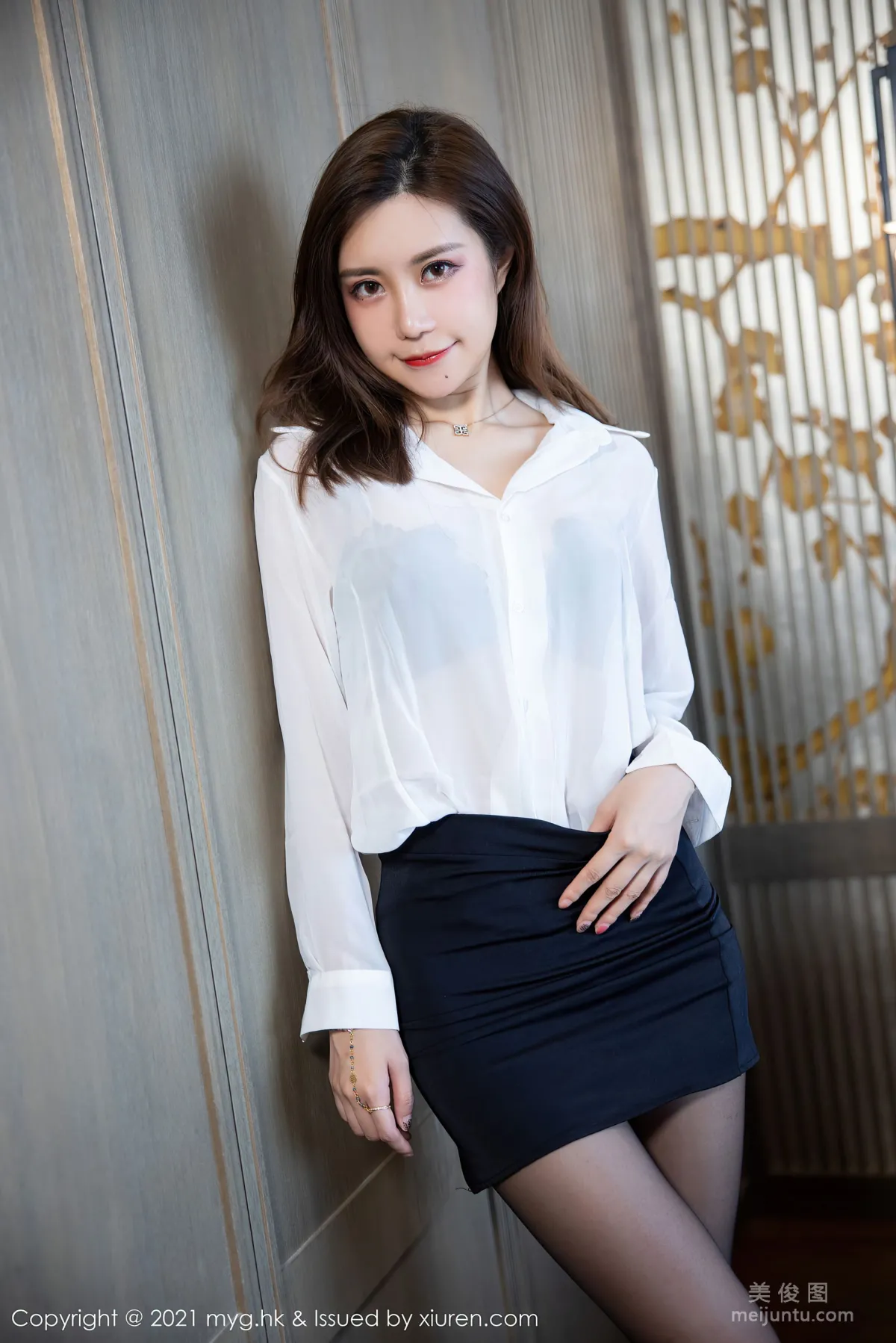 [美媛館MyGirl] Vol.575 绮裡嘉Carina - 經典的黑白職業裝與浴室系列 1