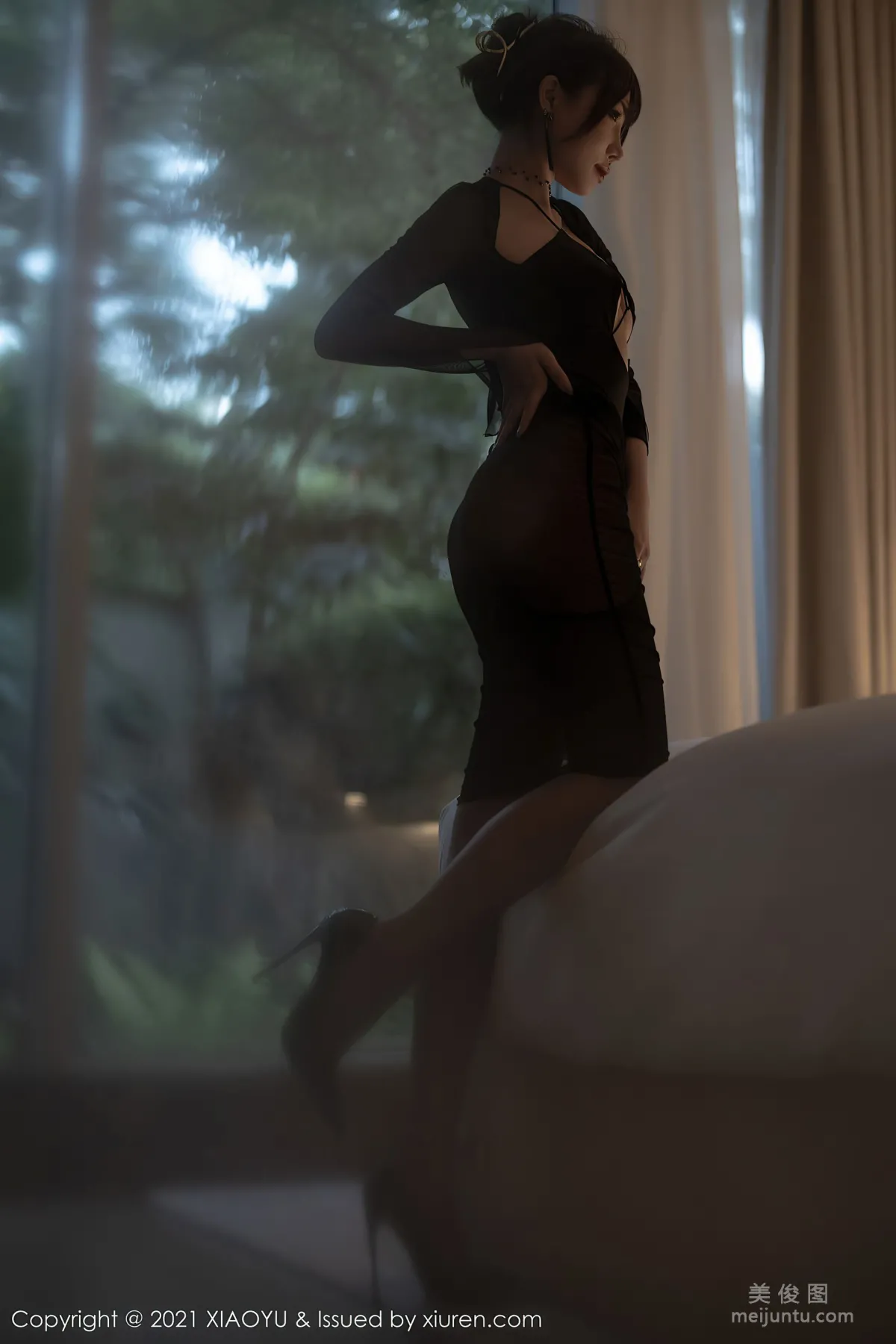 [XIAOYU] Vol.581 Zhizhi Booty - Forest Style and Hazy Private Shoot photo 23