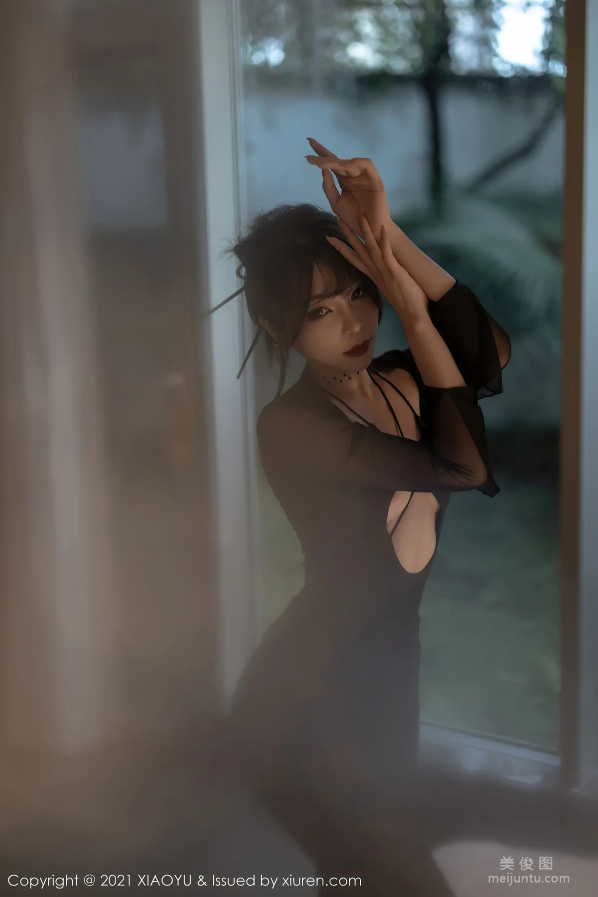 [XIAOYU] Vol.581 Zhizhi Booty - Forest Style and Hazy Private Shoot photo 21