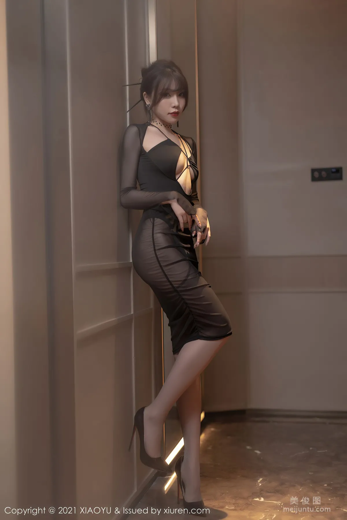 [XIAOYU] Vol.581 Zhizhi Booty - Forest Style and Hazy Private Shoot photo 16