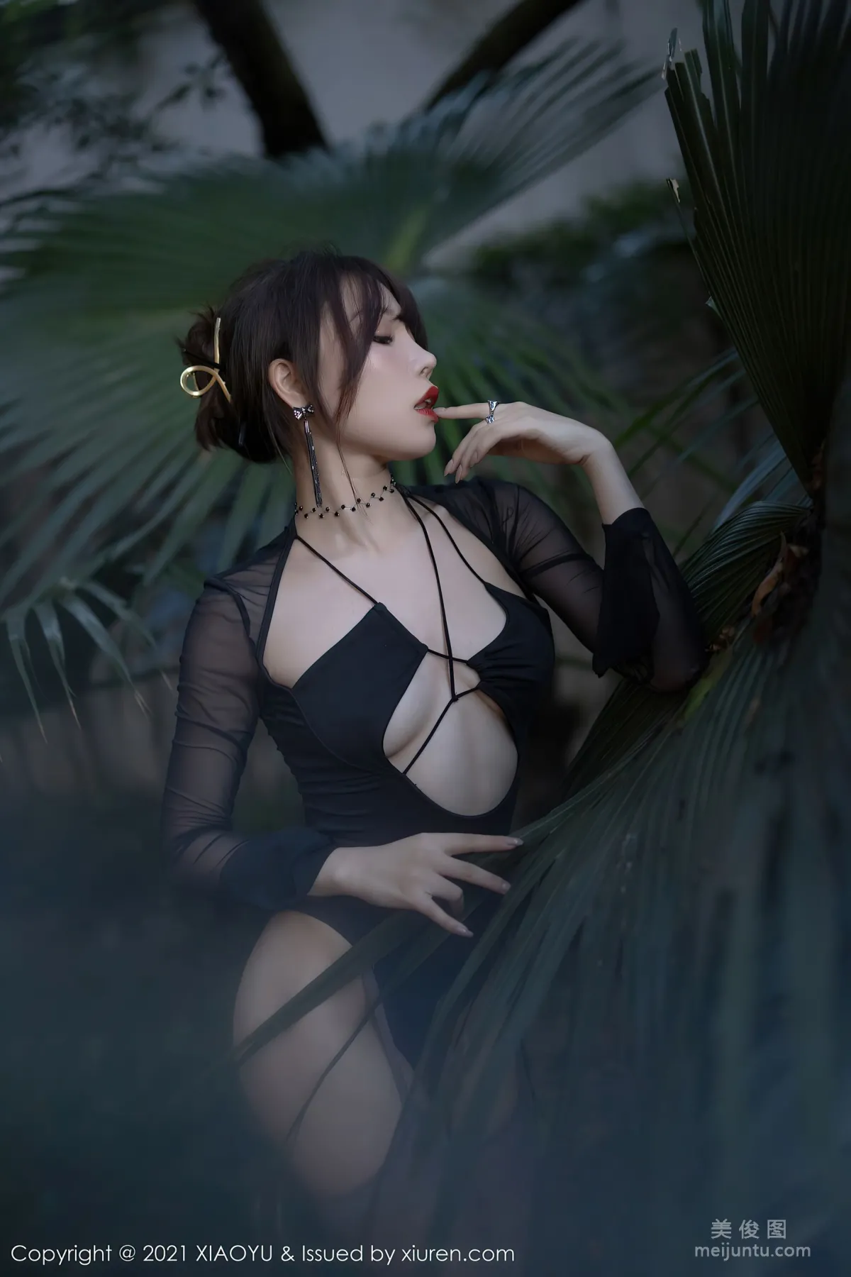 [XIAOYU] Vol.581 Zhizhi Booty - Forest Style and Hazy Private Shoot photo 62