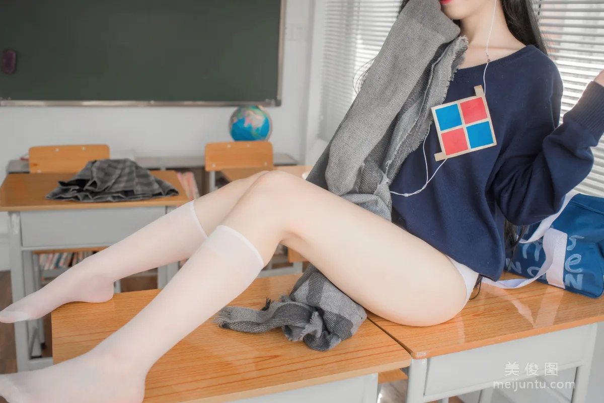 [Web Idols COSER Photos] izumi Quantaozi - Pure White Graduation Season photo 18
