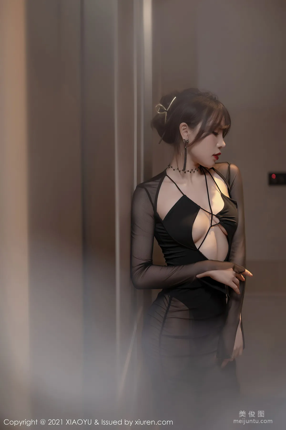 [XIAOYU] Vol.581 Zhizhi Booty - Forest Style and Hazy Private Shoot photo 14