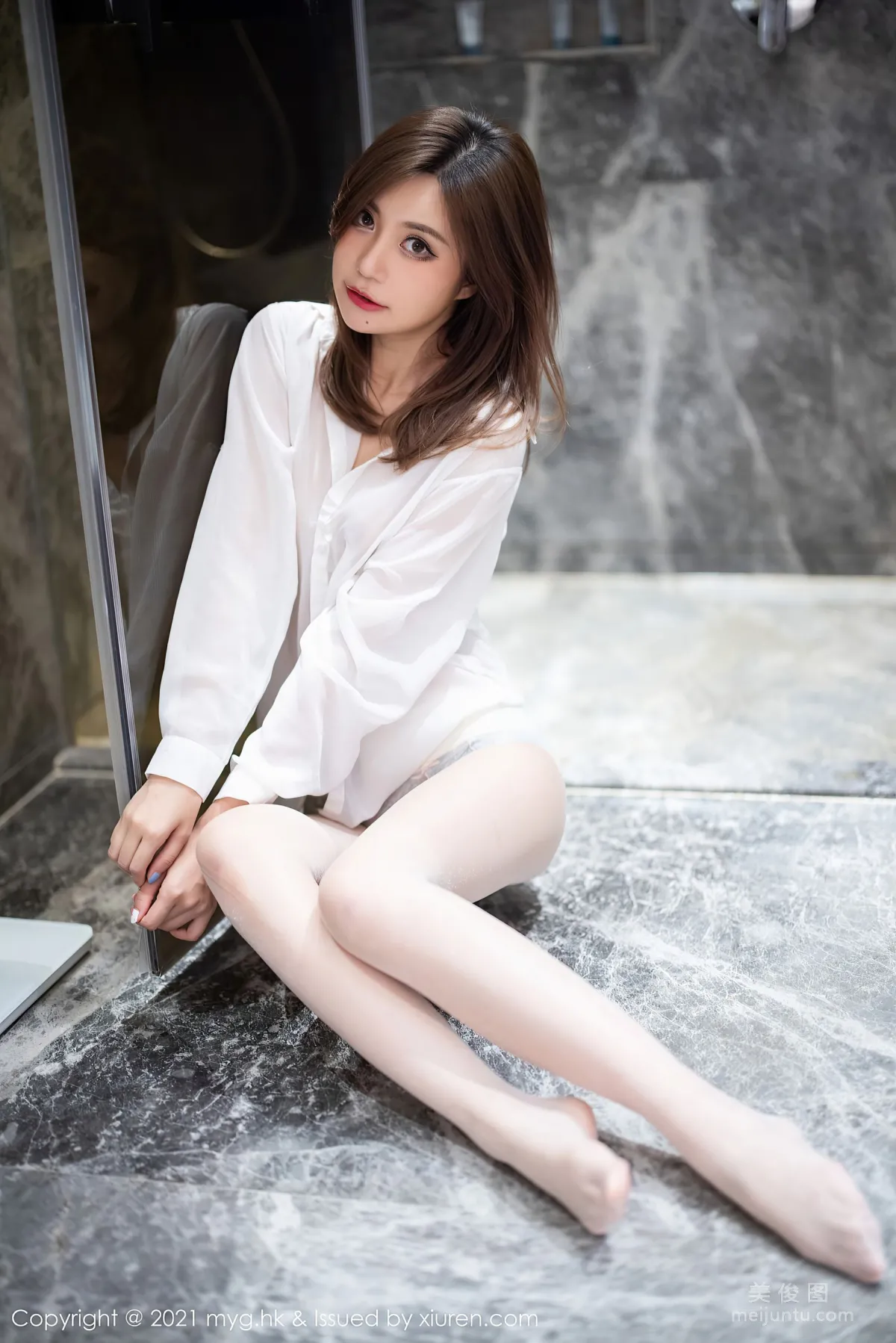 [美媛館MyGirl] Vol.583 绮裡嘉Carina - 經典潔白動人的襯衫與獨特薄荷綠皮裙OL 39