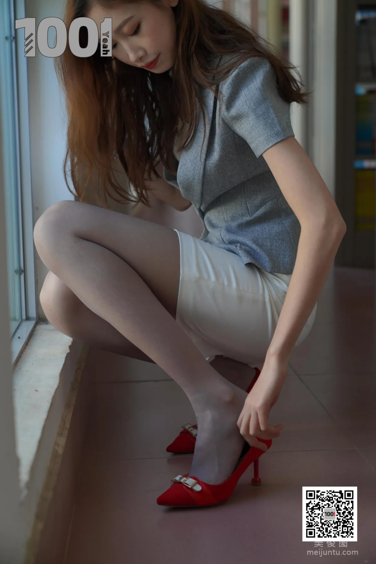 [One Thousand and One Nights IESS] Model Cao Mei The New Intern Teacher 2 Beautiful Legs and Feet Photo Set photo 44
