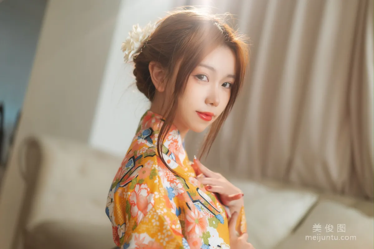 Yibei Yibei: Web Idols photo 5