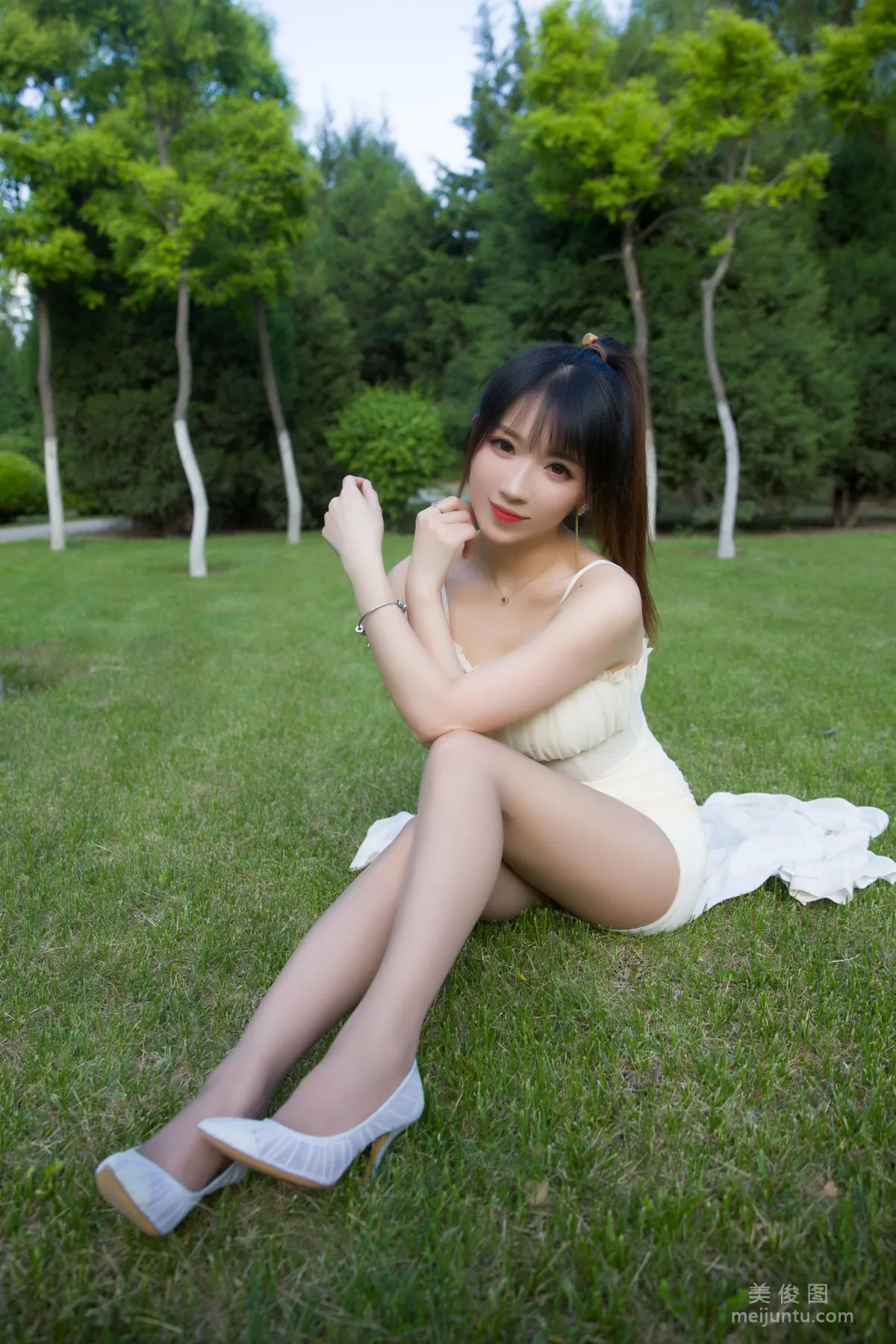 [Web Idols] Douyu Streamer Little Witch Luna - Outdoor Xiaomi Skirt photo 30
