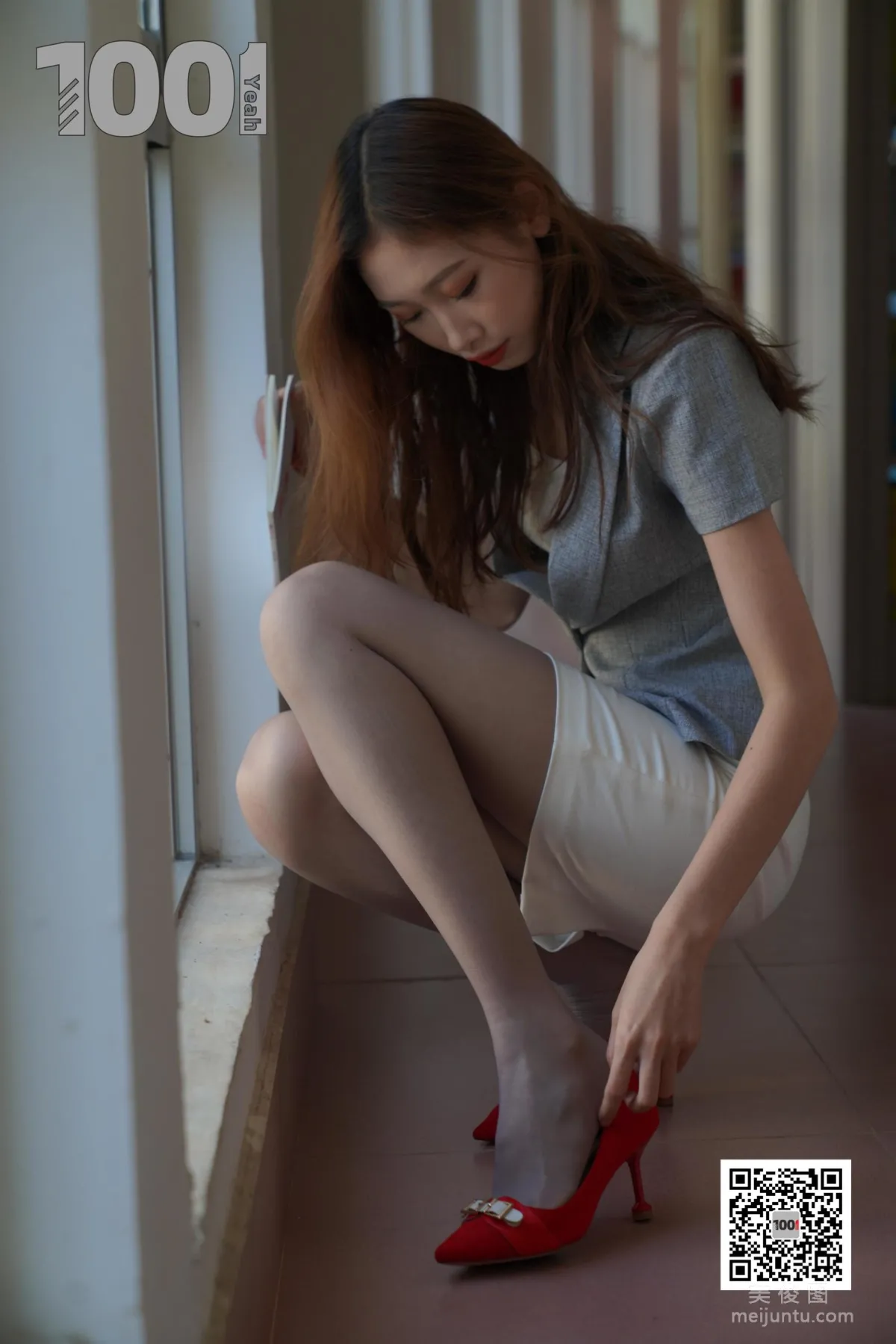 [One Thousand and One Nights IESS] Model Cao Mei The New Intern Teacher 2 Beautiful Legs and Feet Photo Set photo 46