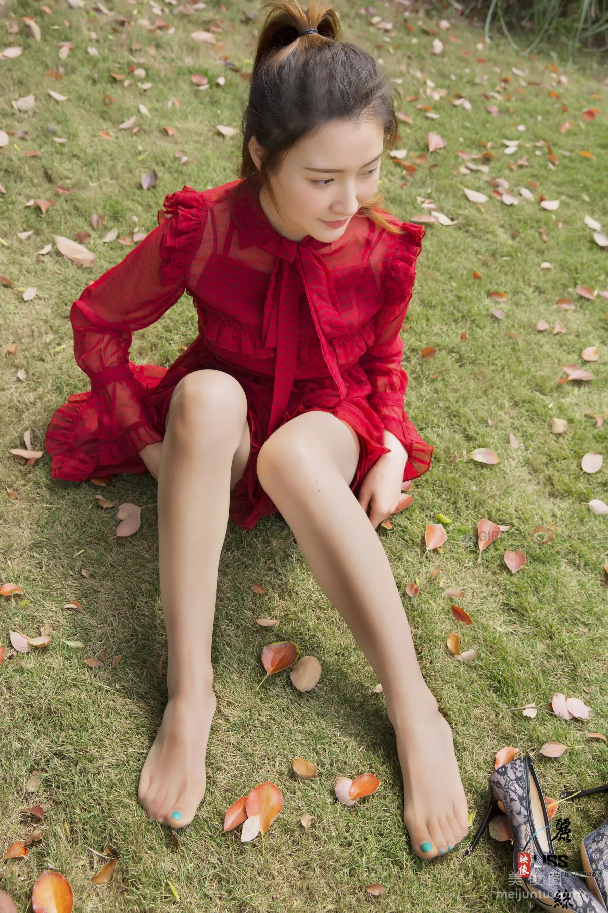 [丽丝映像GIRLISS]  《嫁到农村里的丝袜媳妇儿》 写真集10