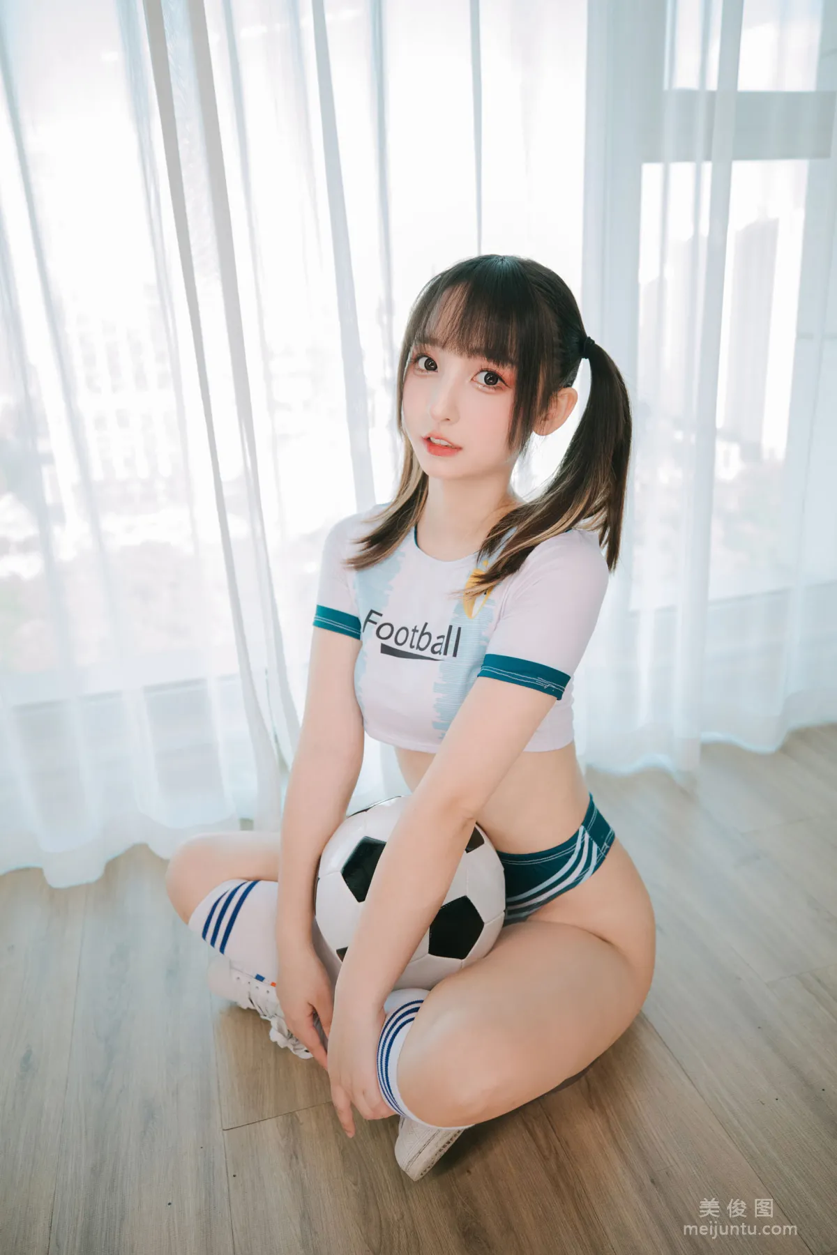 [网红COSER] 萝莉神楽板真冬 之 拉拉队少女24