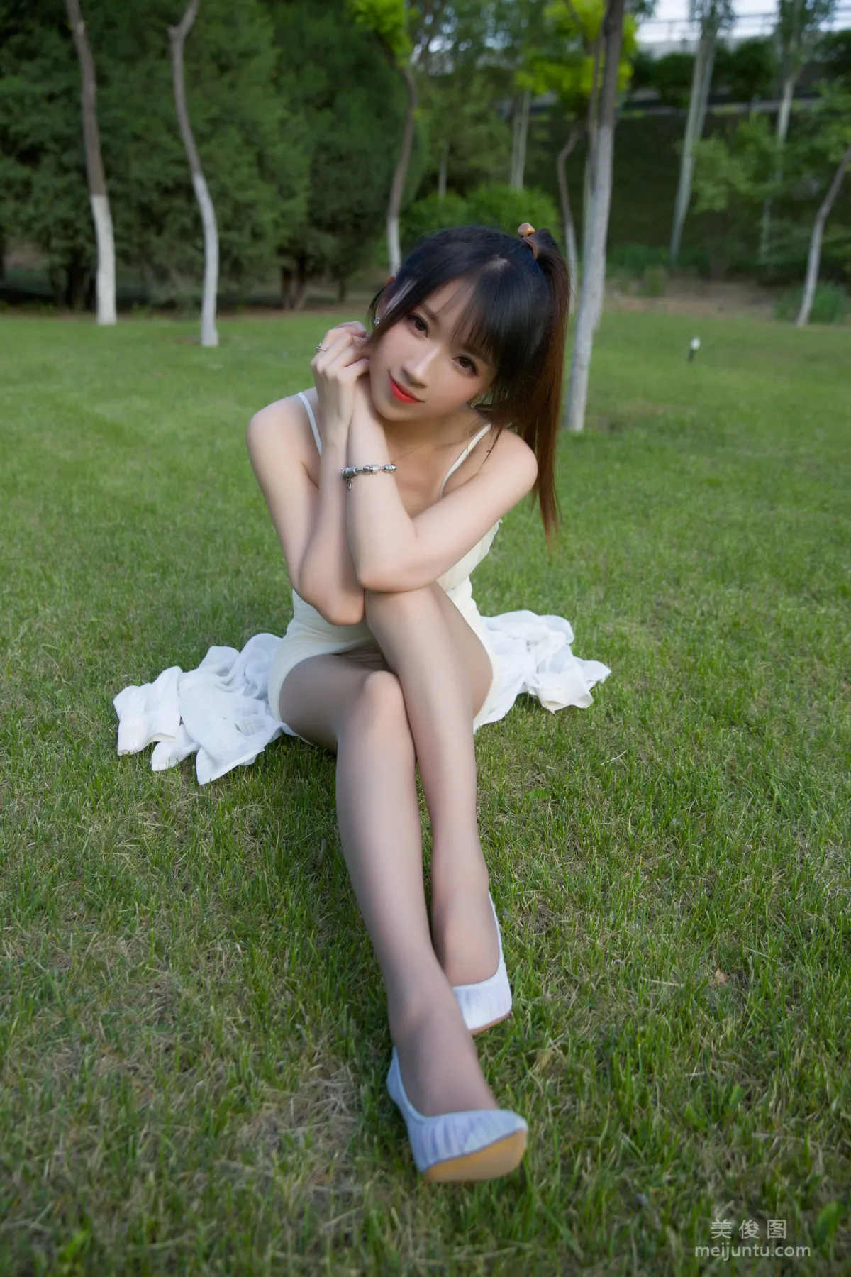 [Web Idols] Douyu Streamer Little Witch Luna - Outdoor Xiaomi Skirt photo 19