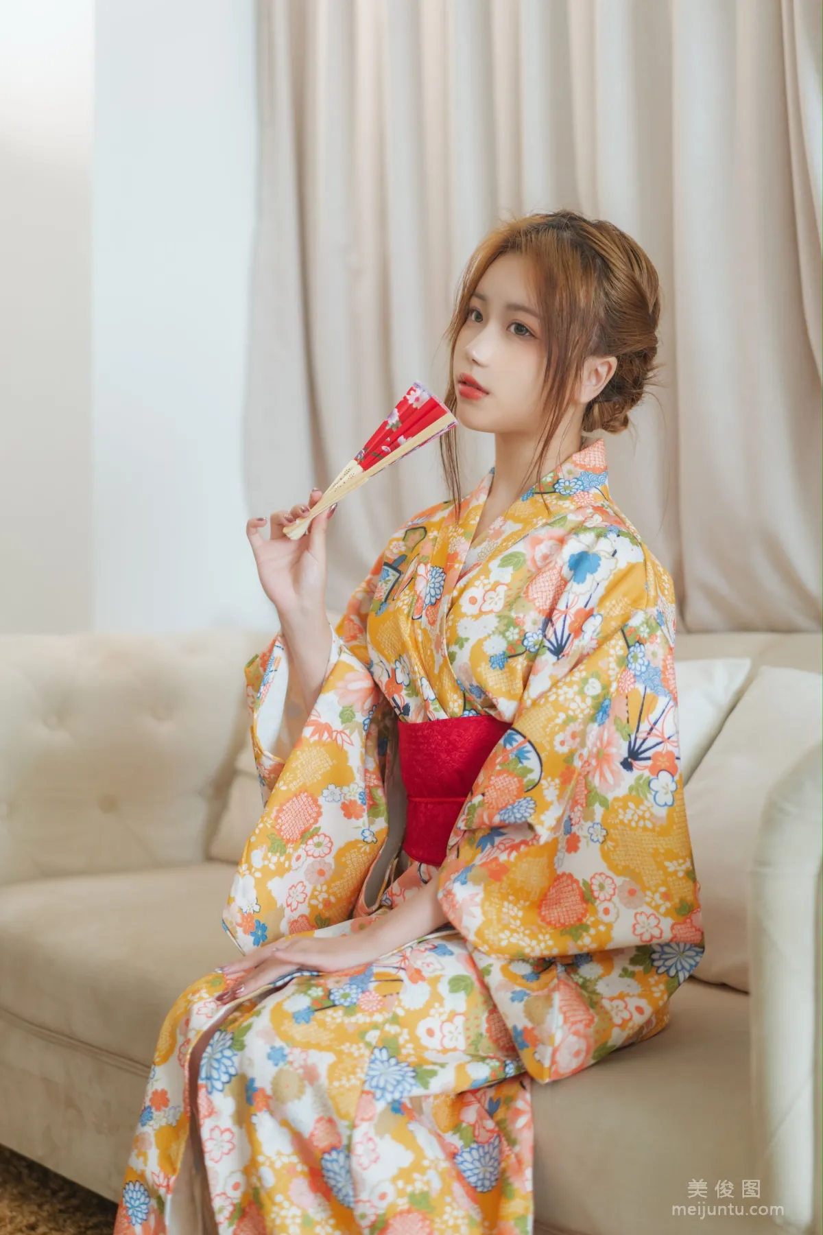 Yibei Yibei: Web Idols photo 1