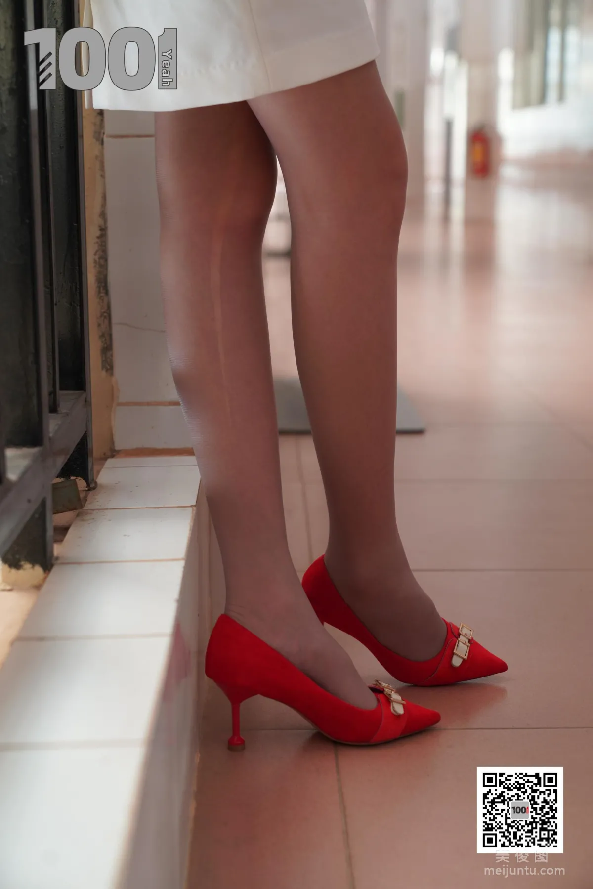 [One Thousand and One Nights] Model Cao Mei, The New Intern Teacher 3 Silk Stockings and Beautiful Legs Photo Set photo 48