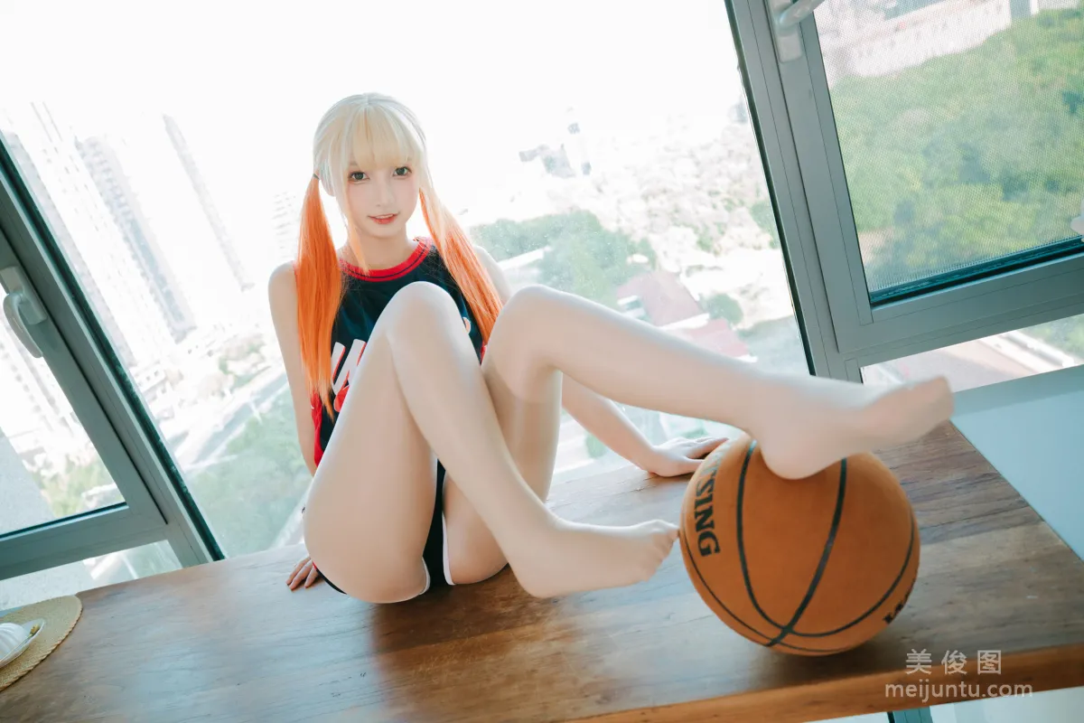 [网红COSER] 萝莉神楽板真冬 之 拉拉队少女28
