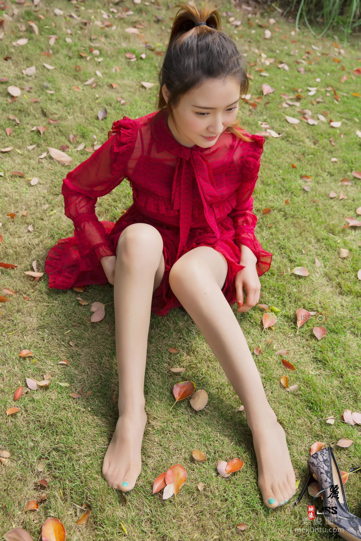 [丽丝映像GIRLISS]  《嫁到农村里的丝袜媳妇儿》 写真集11
