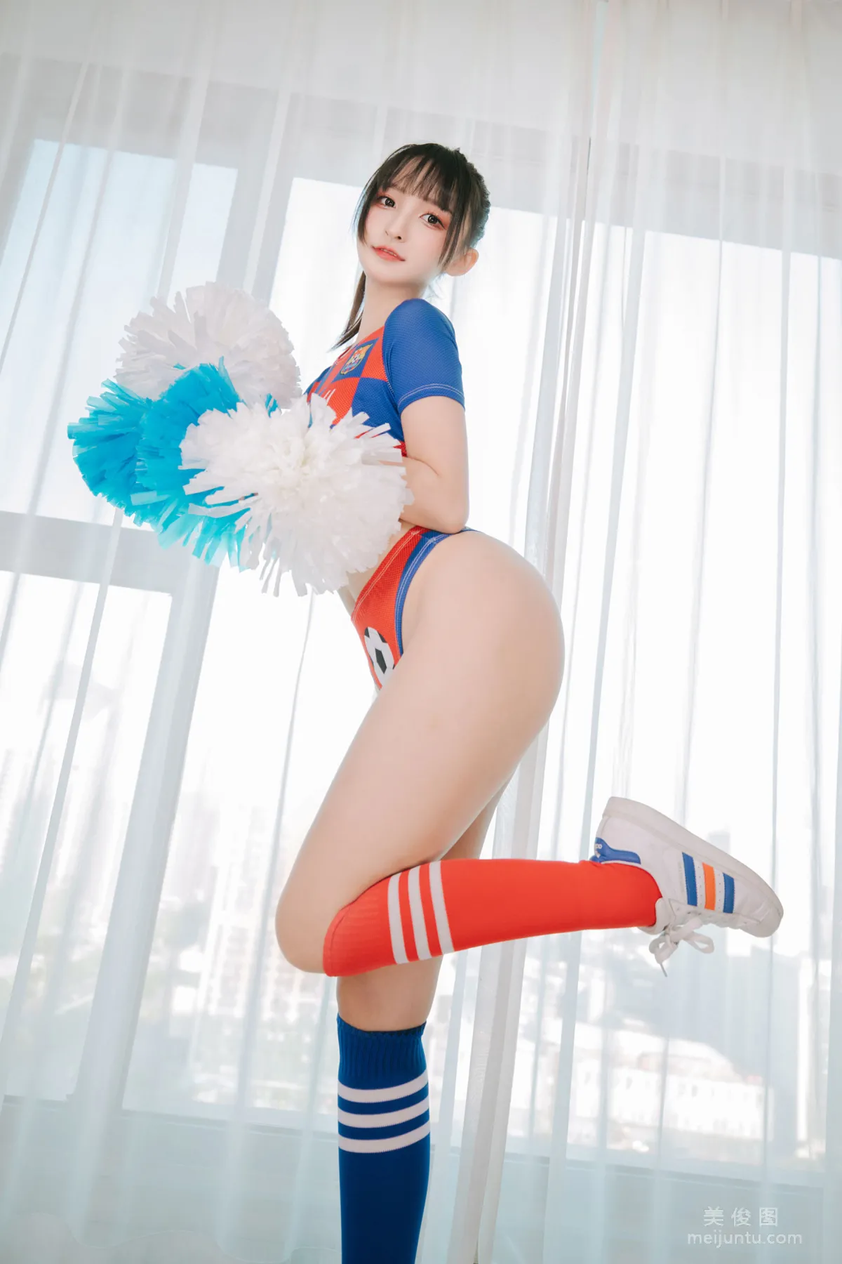 [网红COSER] 萝莉神楽板真冬 之 拉拉队少女103