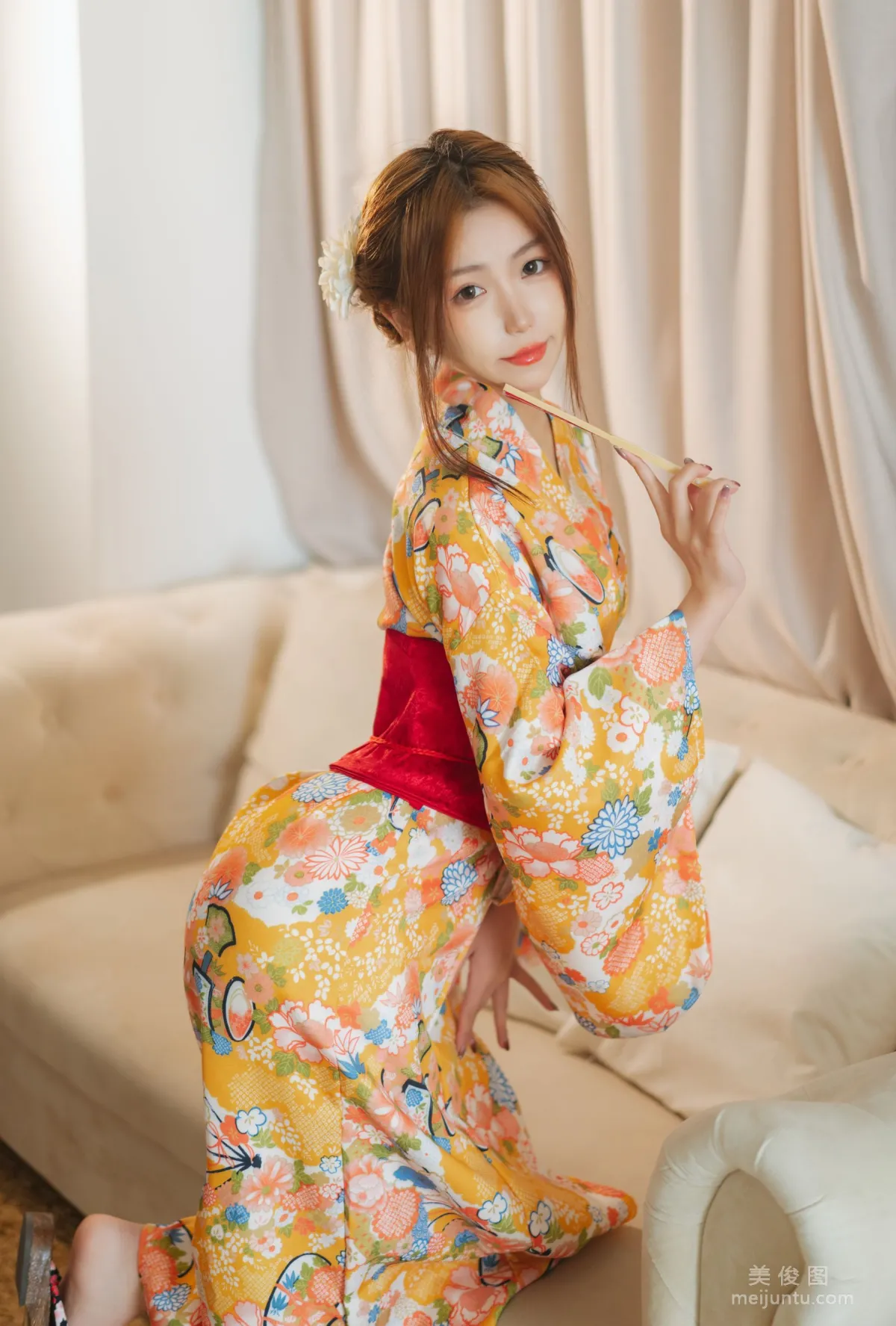 Yibei Yibei: Web Idols photo 2