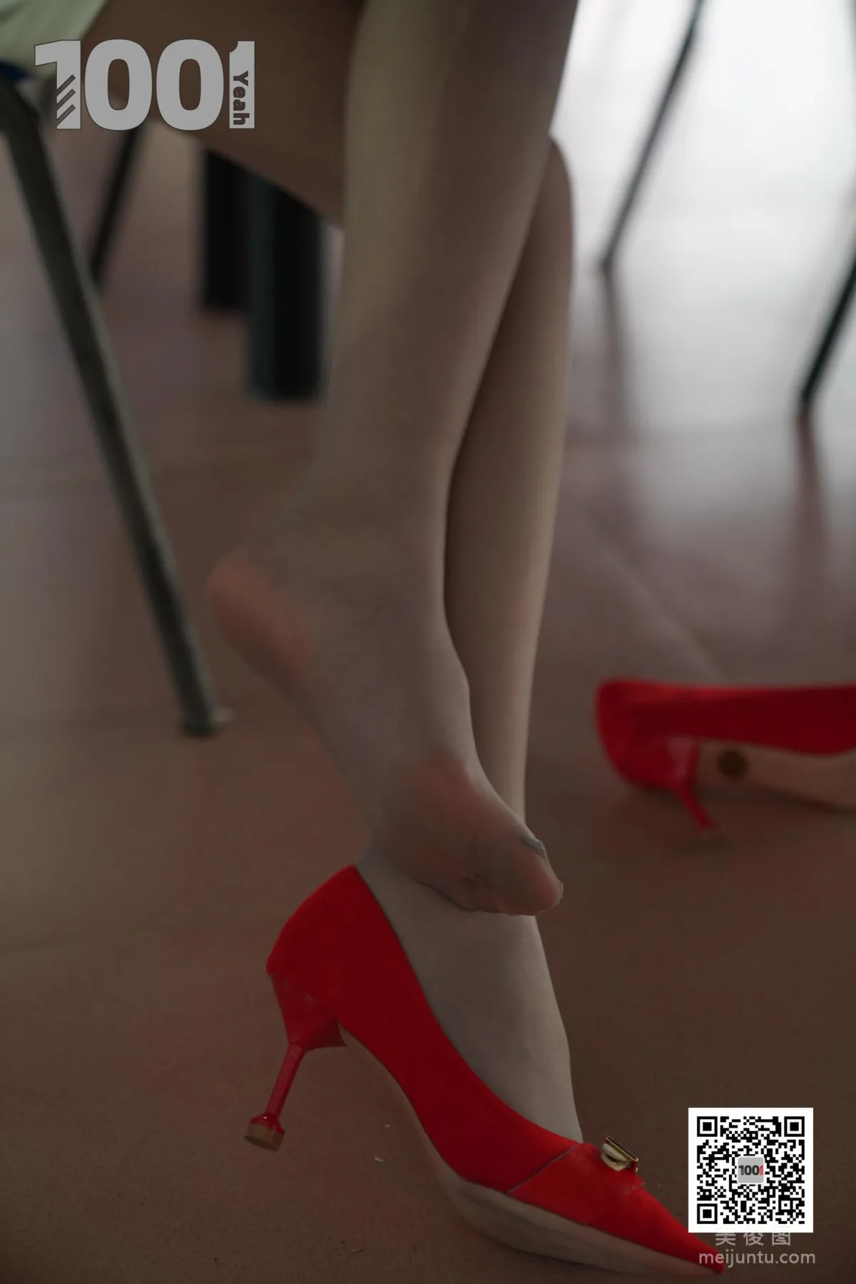 [One Thousand and One Nights] Model Cao Mei, The New Intern Teacher 3 Silk Stockings and Beautiful Legs Photo Set photo 78