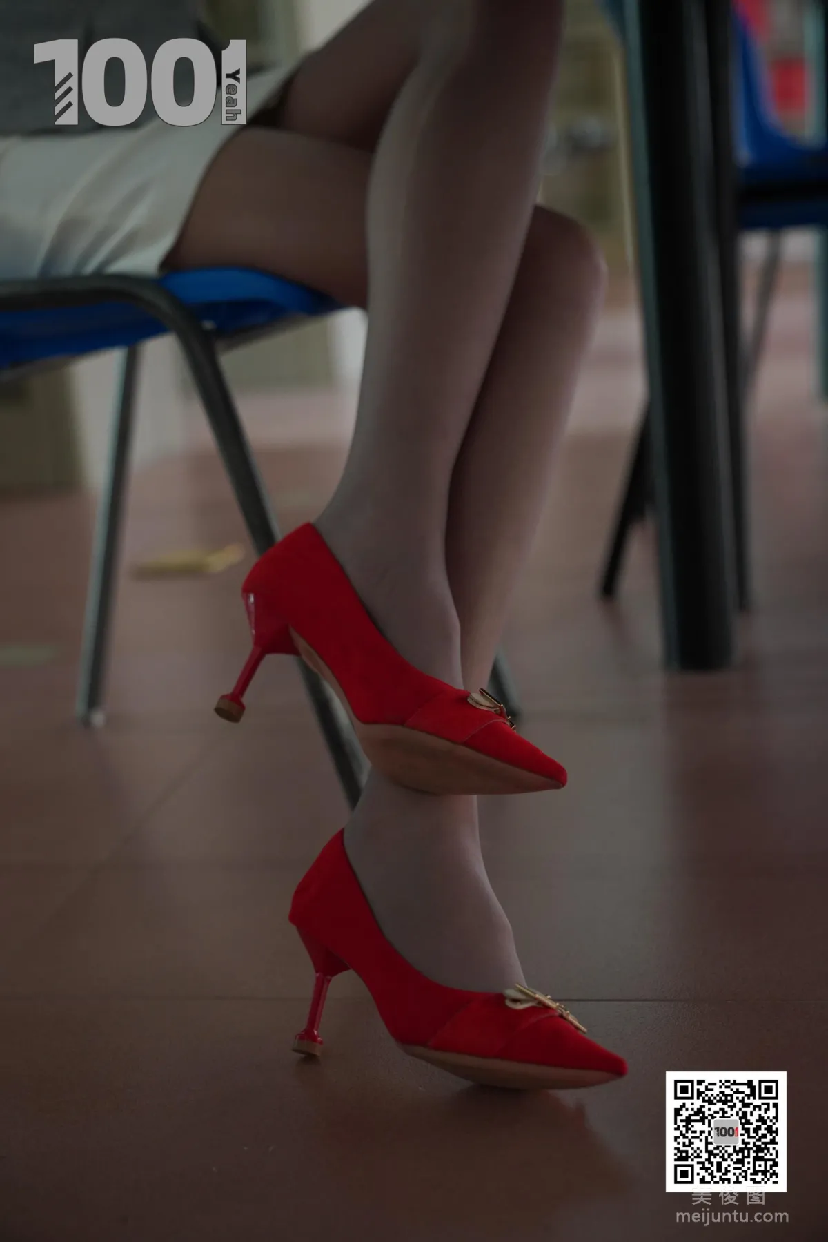 [One Thousand and One Nights IESS] Model Cao Mei The New Intern Teacher 2 Beautiful Legs and Feet Photo Set photo 61