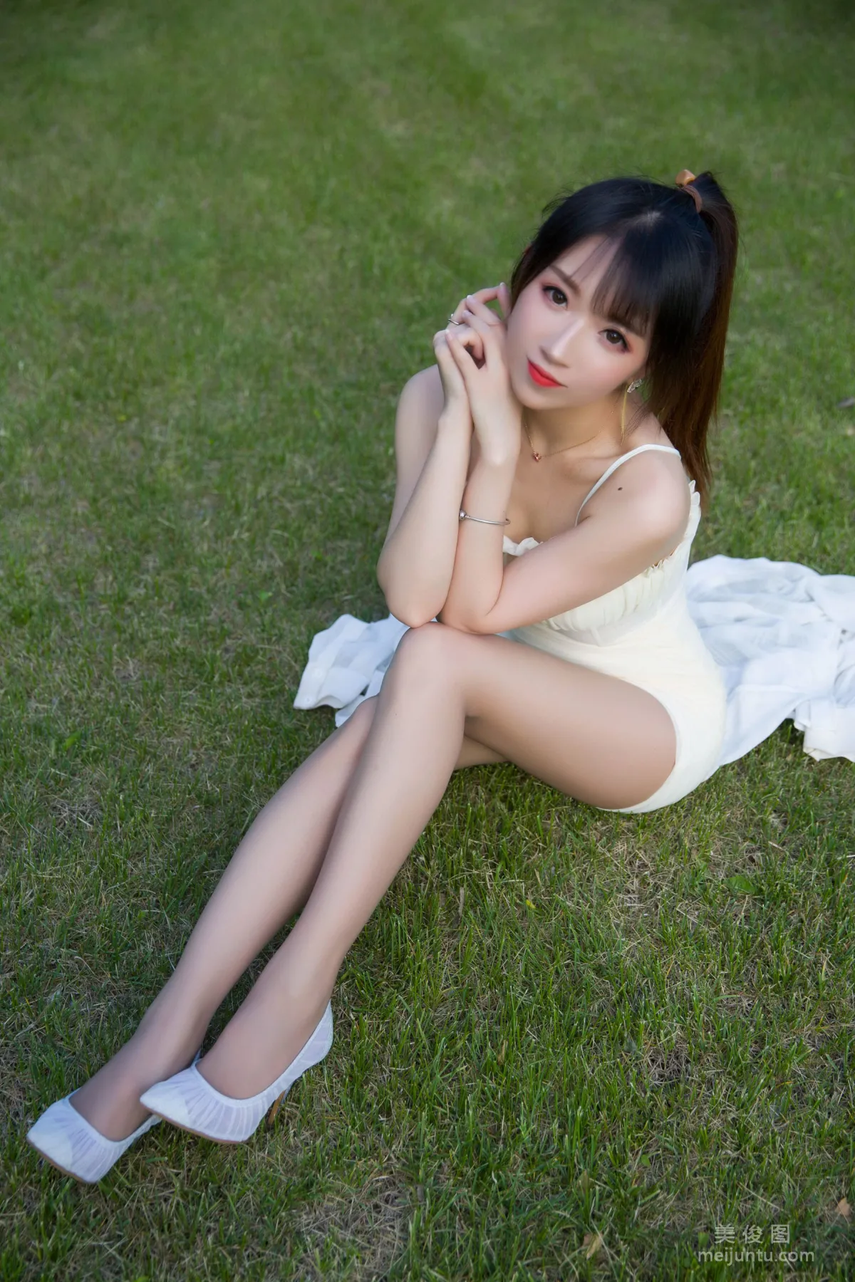 [Web Idols] Douyu Streamer Little Witch Luna - Outdoor Xiaomi Skirt photo 23