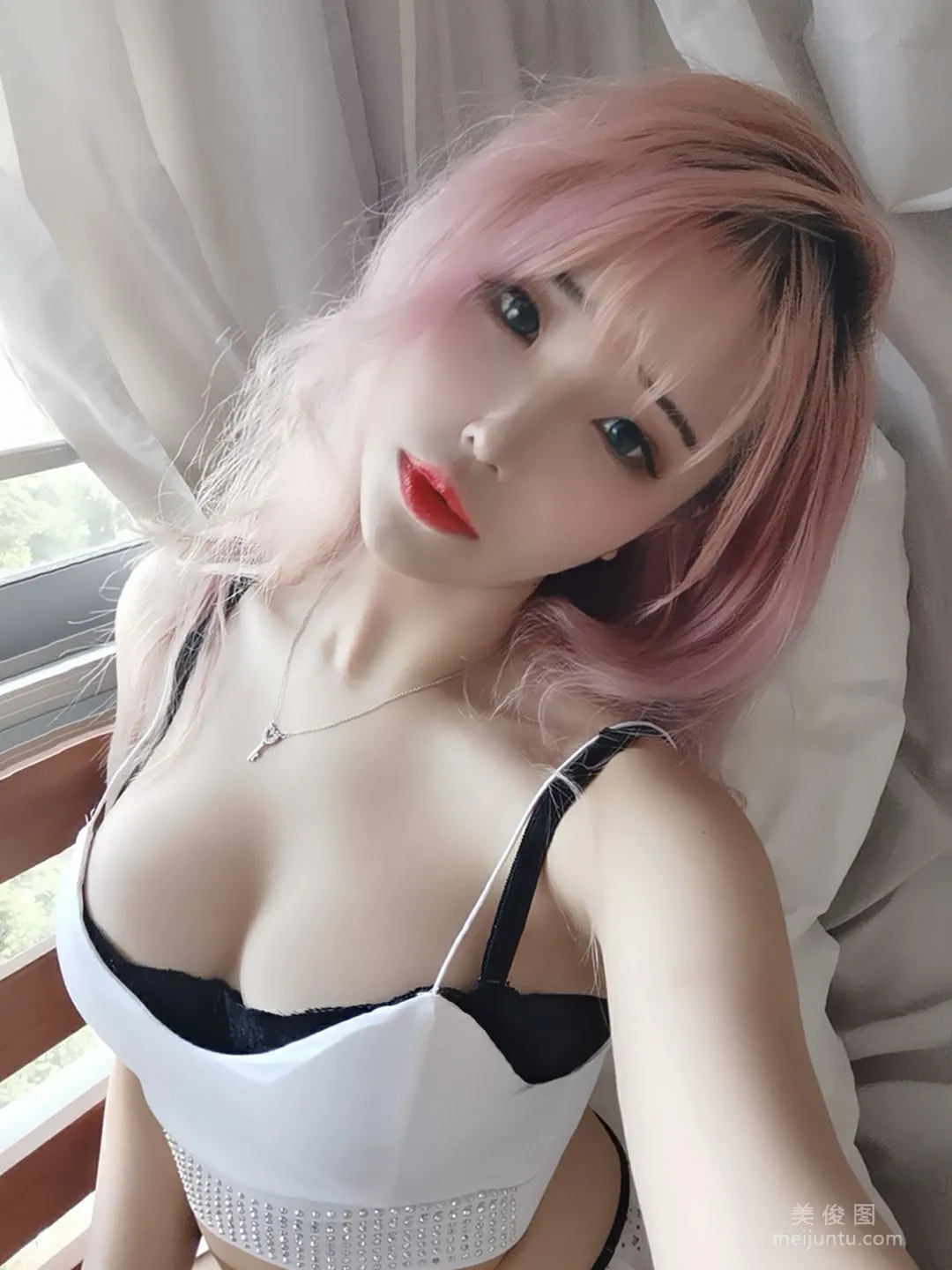 Plant Lily: Web Idols photo 5