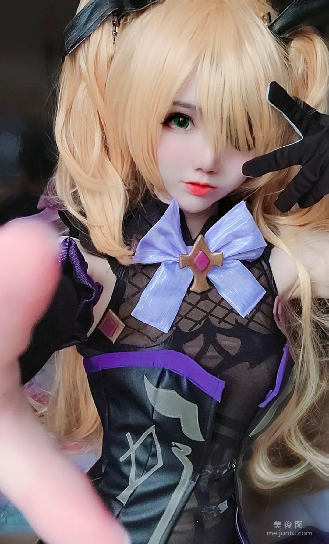 [网红COSER] Sally Dorasnow - Fischl Selfie8