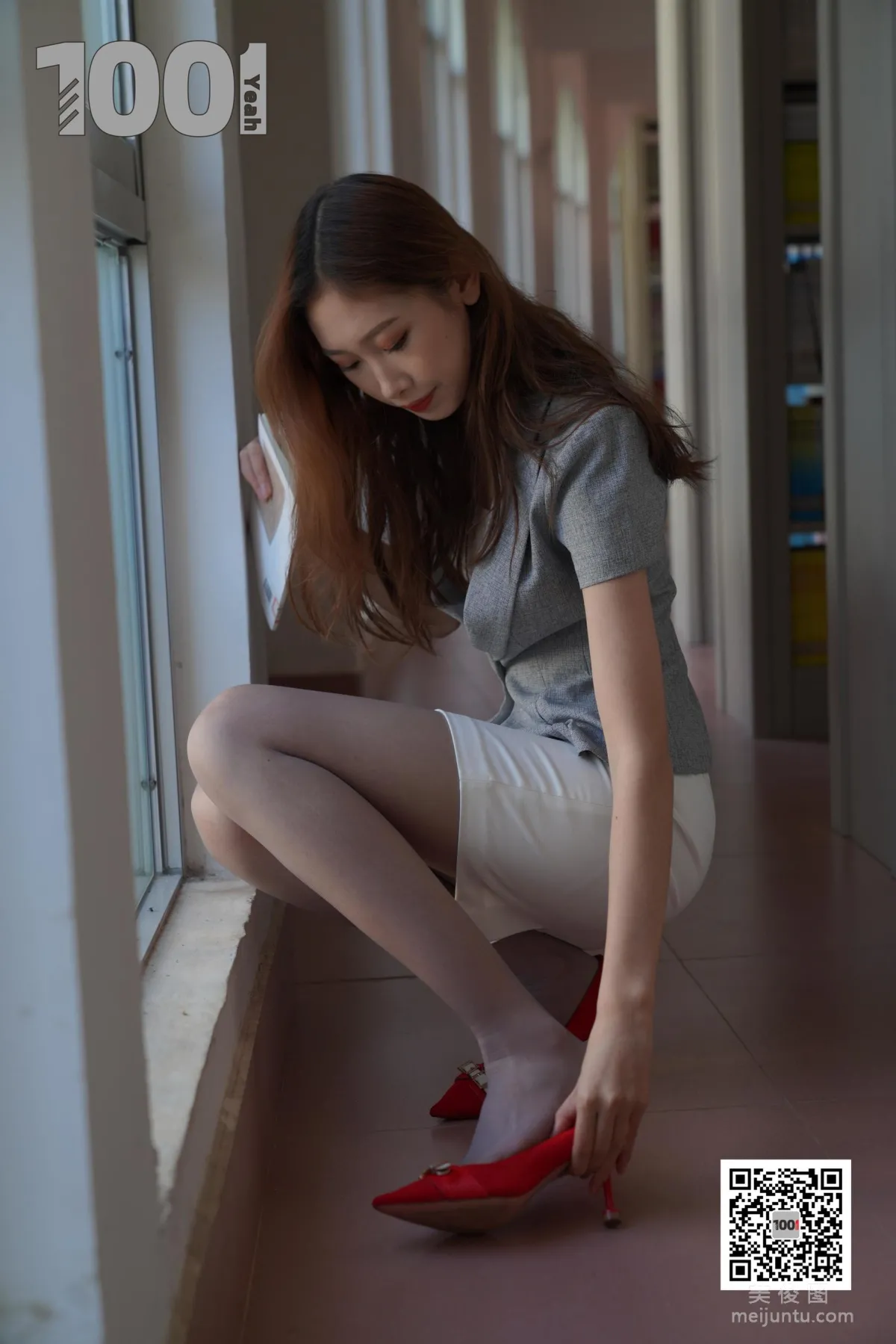 [One Thousand and One Nights IESS] Model Cao Mei The New Intern Teacher 2 Beautiful Legs and Feet Photo Set photo 43
