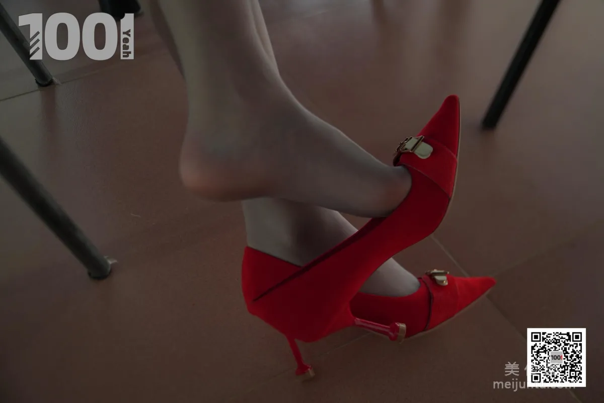 [One Thousand and One Nights IESS] Model Cao Mei The New Intern Teacher 2 Beautiful Legs and Feet Photo Set photo 79