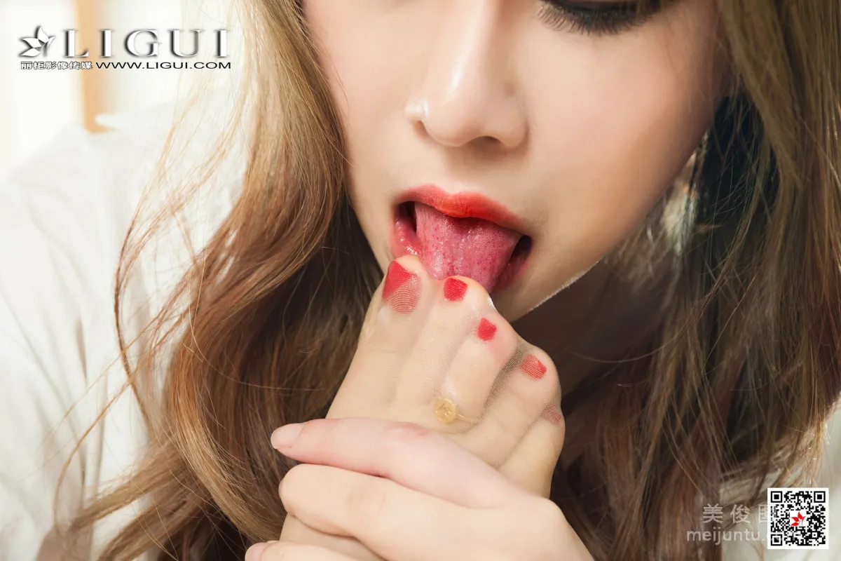 Model Ting Ting White Shirt Wet Body + Milk Silk Stockings [Ligui] Photo Set photo 70