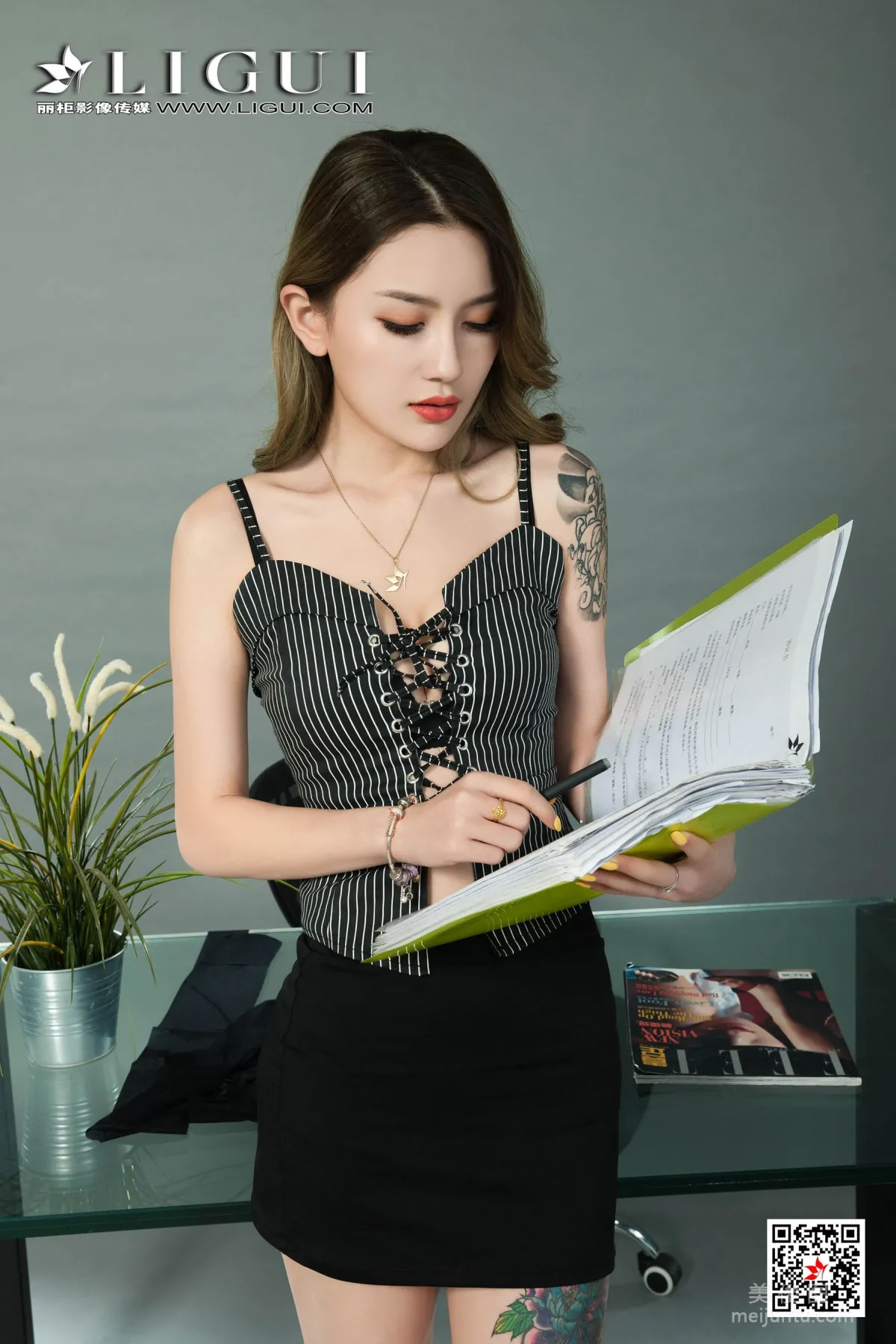 Model 甜甜《黑丝袜人体》 [丽柜Ligui] 写真集40