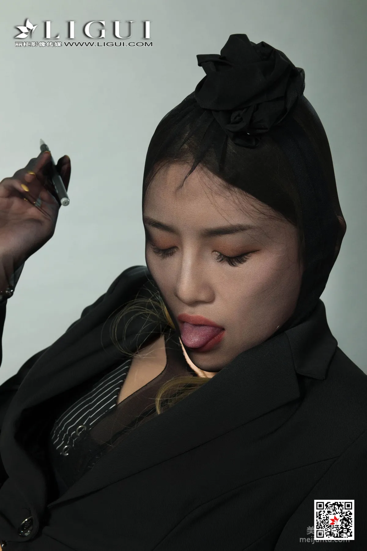 Model 甜甜《黑丝袜人体》 [丽柜Ligui] 写真集35