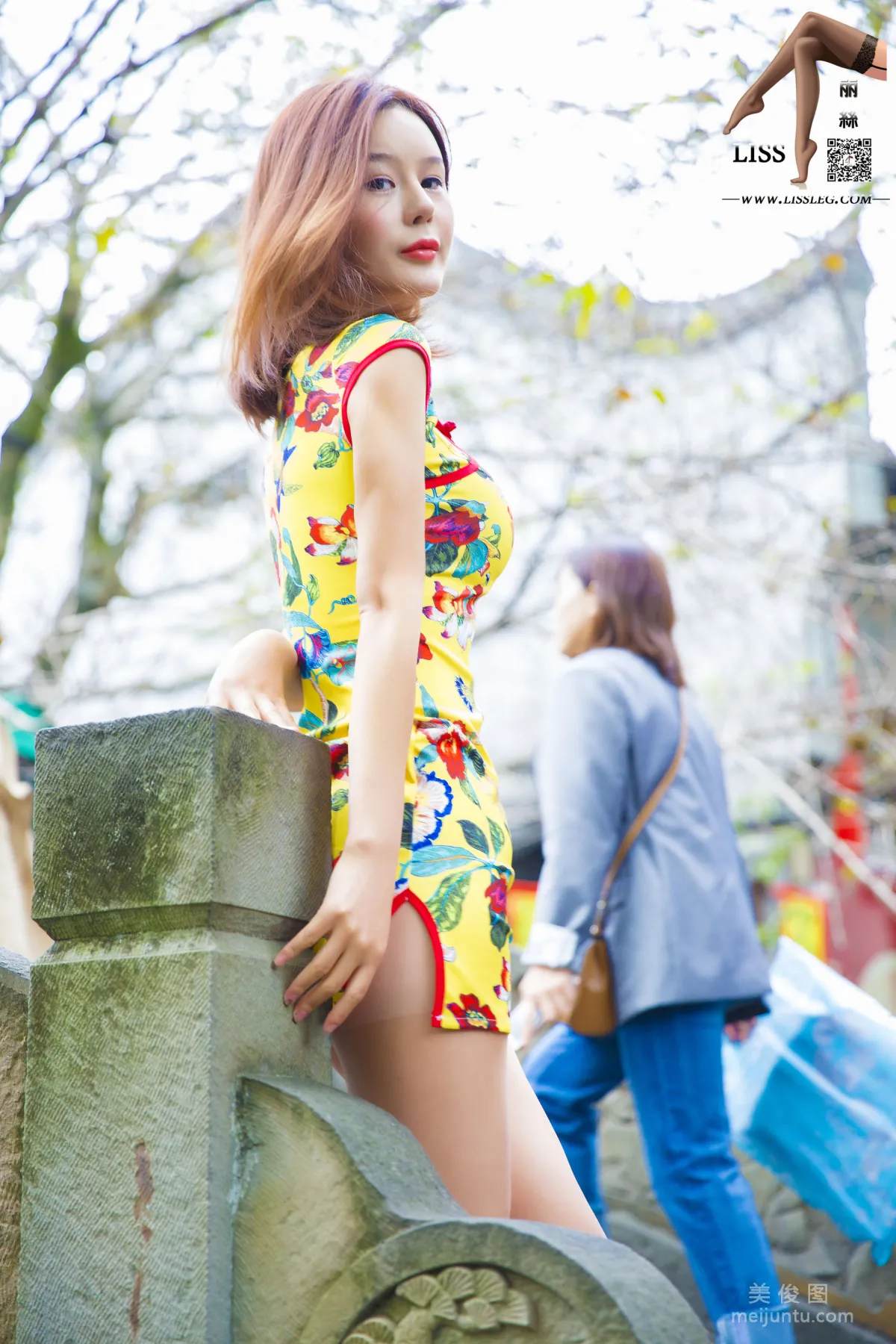 [丽丝映像GIRLISS]  梁冰 《黄色的旗袍丝》 写真集49