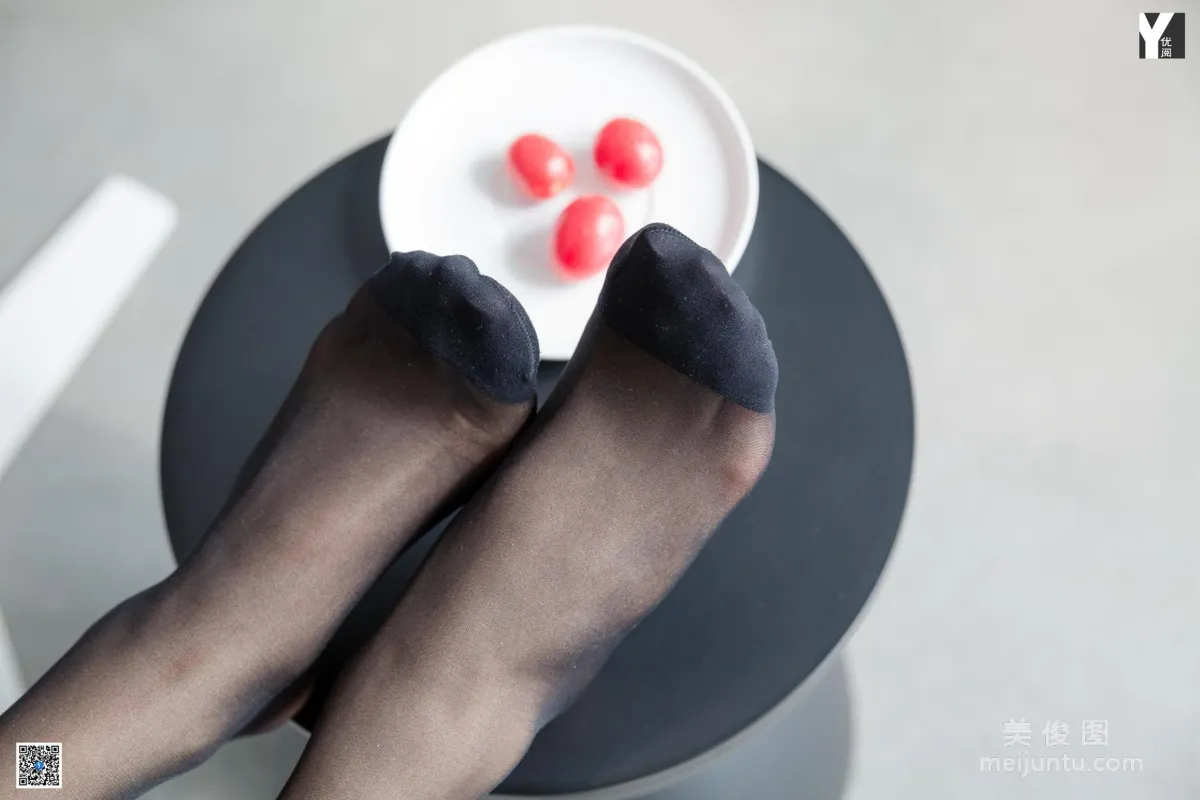 [异思趣向IESS] 模特 小小 《与女神共进晚餐》 美腿丝足写真集40