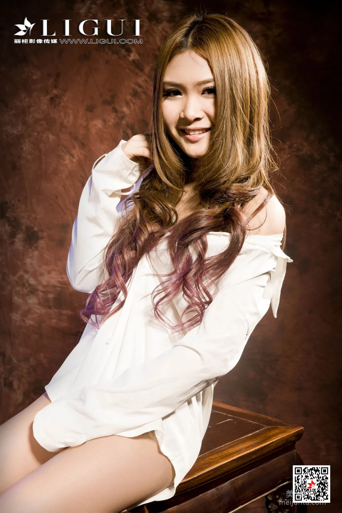 Model 允兒《鮮花玉足》 [麗櫃Ligui] 寫真集 13
