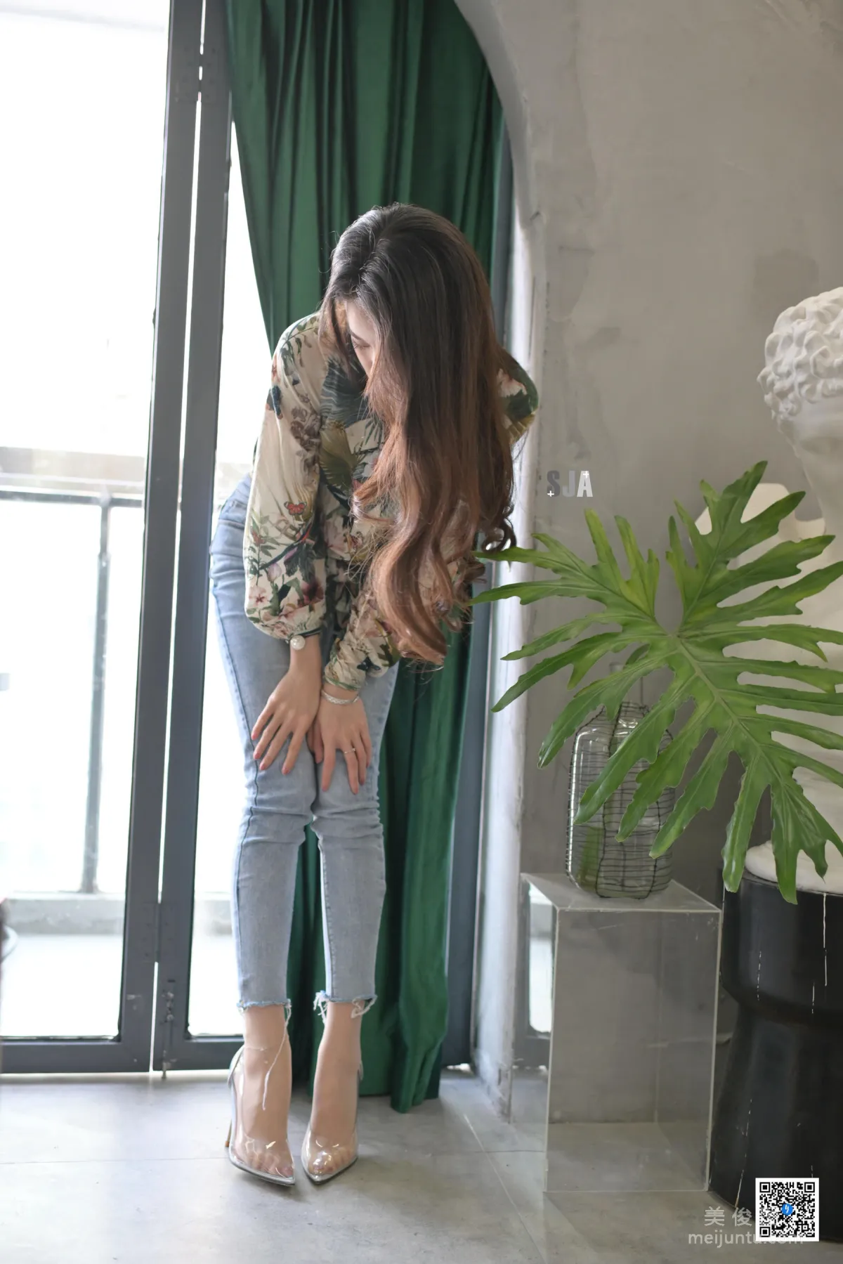 [SJA] New Issue SJA013 Jia Ye, River, Tight Jeans and Beautiful Legs Photos photo 28