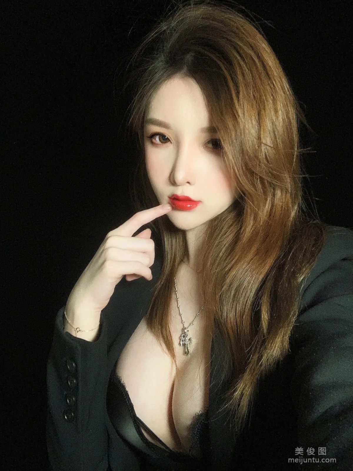 [COS福利] 一小央澤 - 優雅的壞女人罷了 24