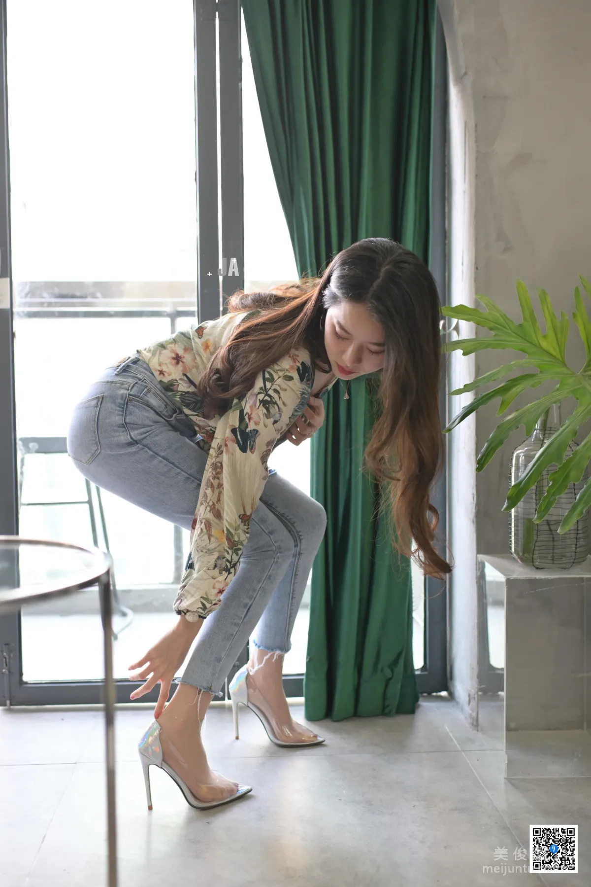 [SJA] New Issue SJA013 Jia Ye, River, Tight Jeans and Beautiful Legs Photos photo 25