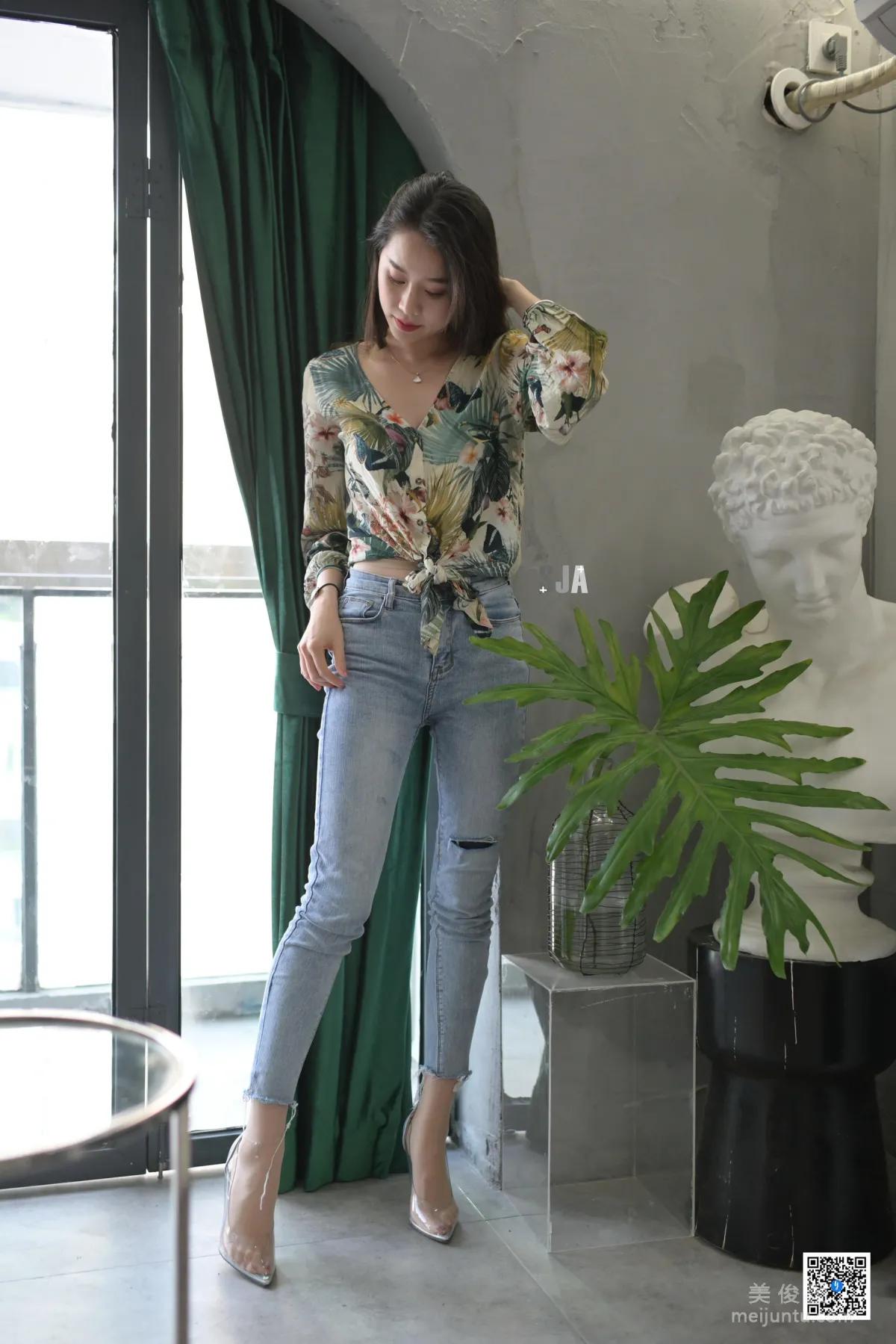 [SJA] New Issue SJA013 Jia Ye, River, Tight Jeans and Beautiful Legs Photos photo 15
