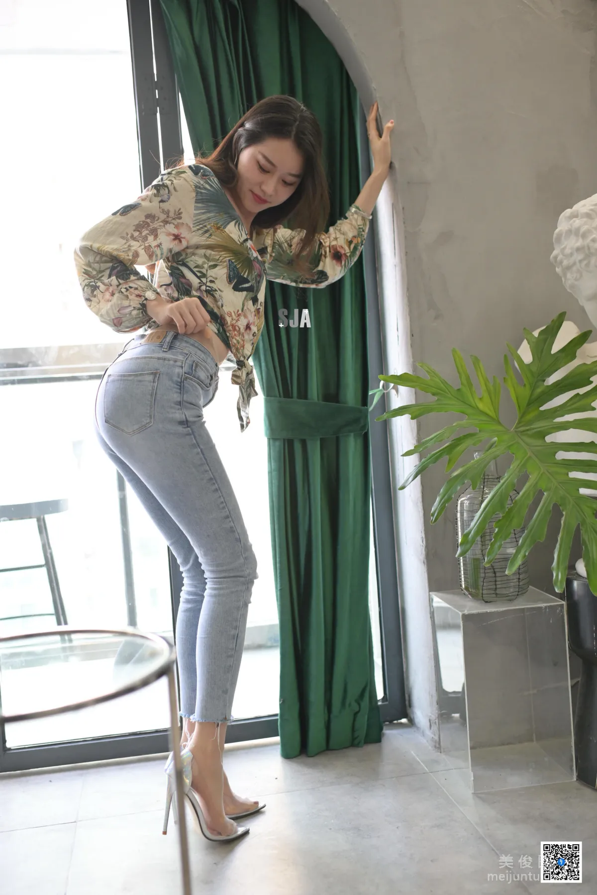 [SJA] New Issue SJA013 Jia Ye, River, Tight Jeans and Beautiful Legs Photos photo 24