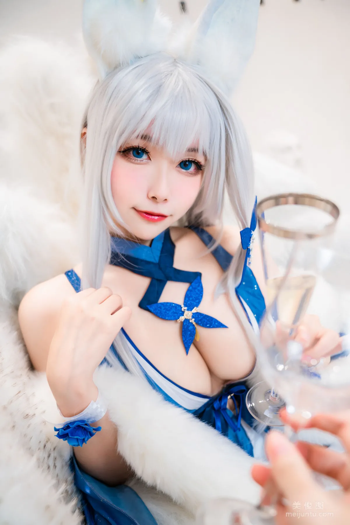 [Cosplay] Weibo Girl Momoko Kuikui, Shinano Dress photo 1